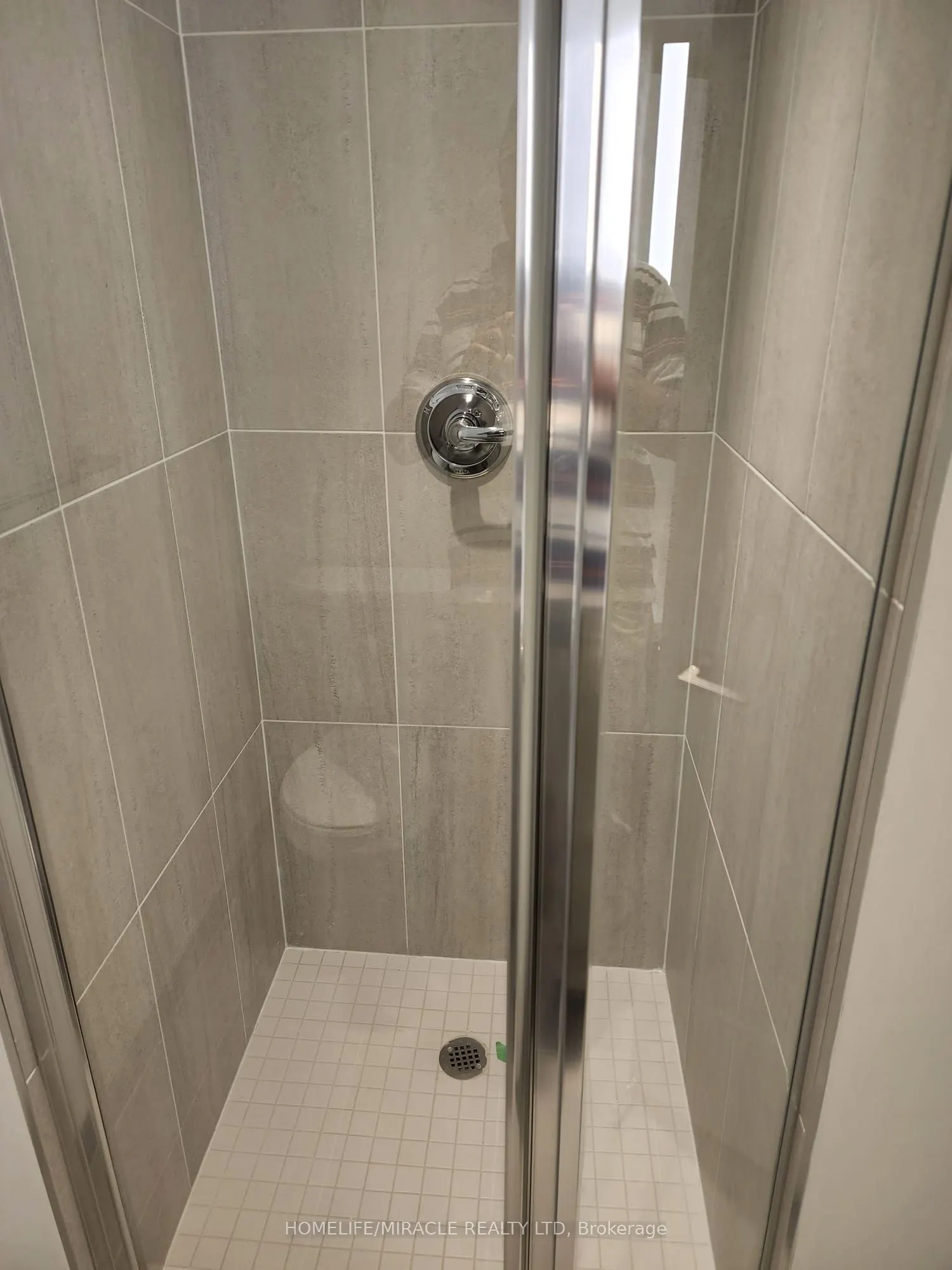5 Mabelle Avenue, #33