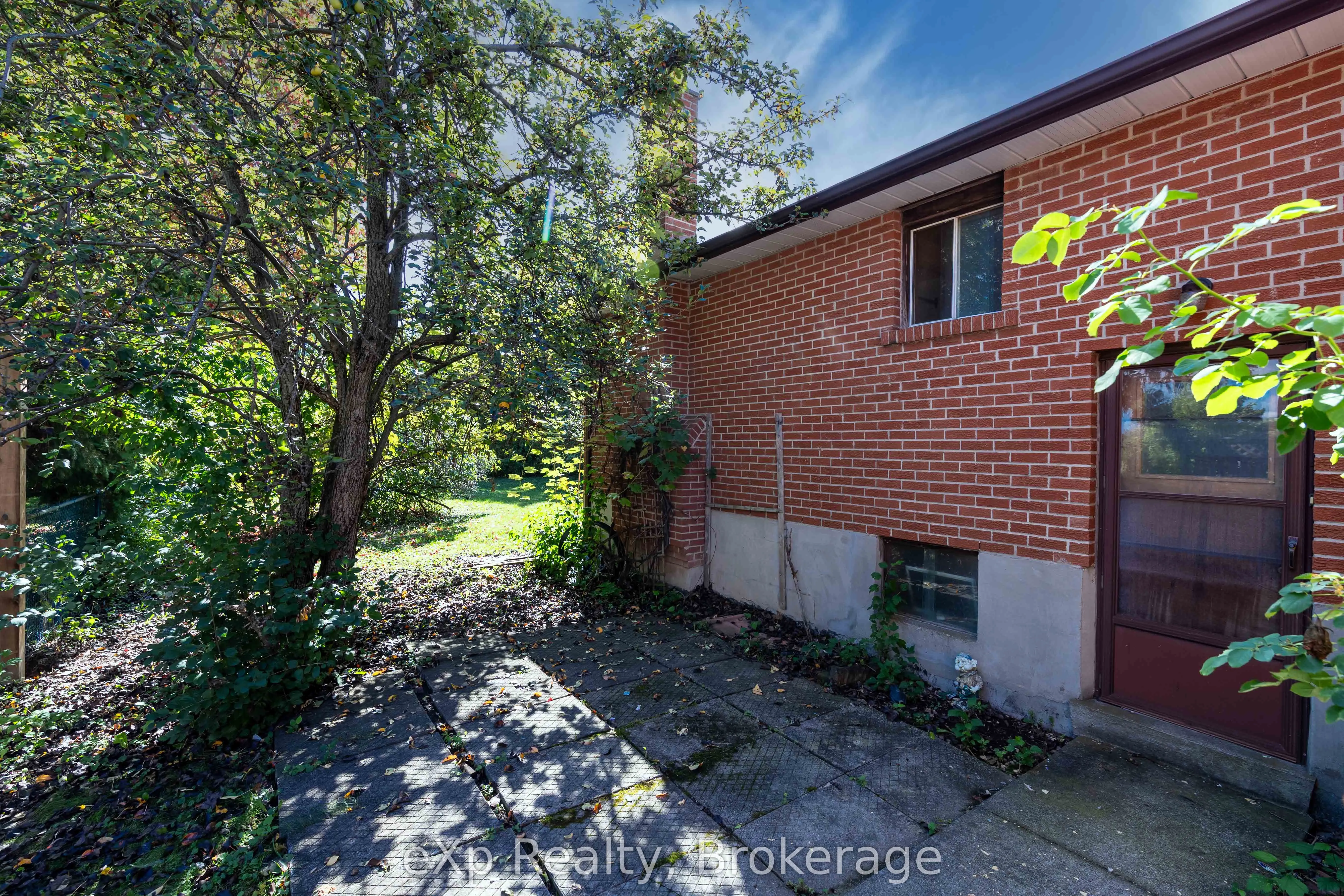 2632 Birch Crescent