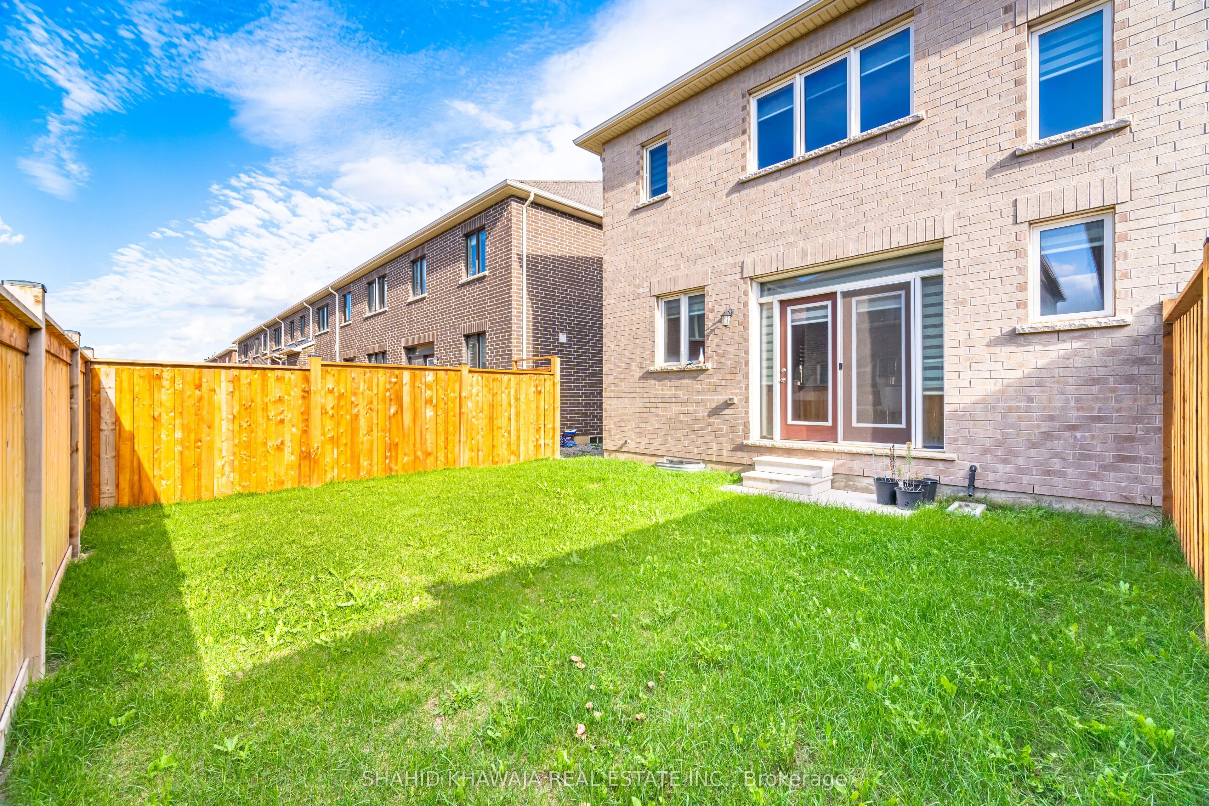 1564 Moira Crescent