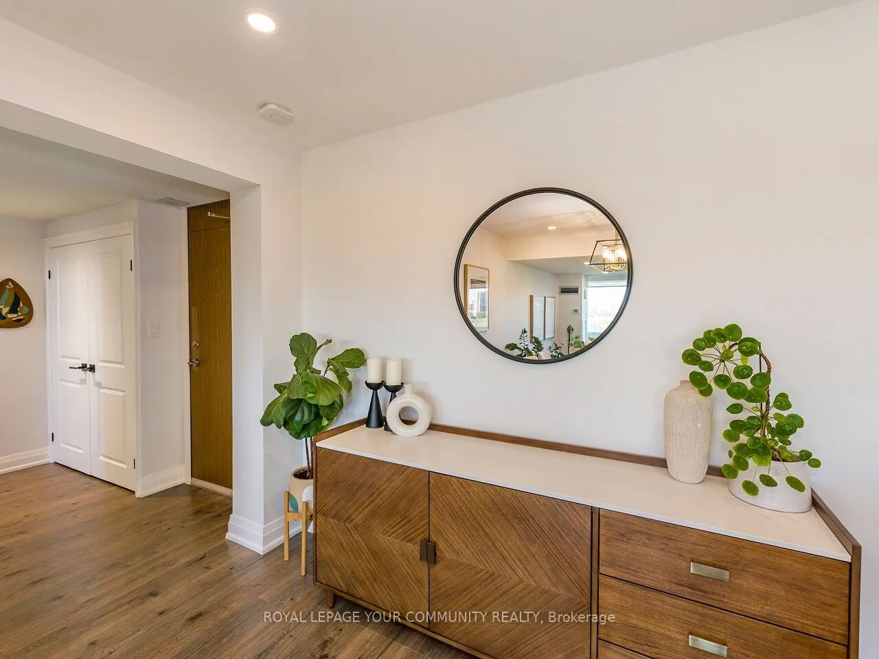 270 Scarlett Road, #2012