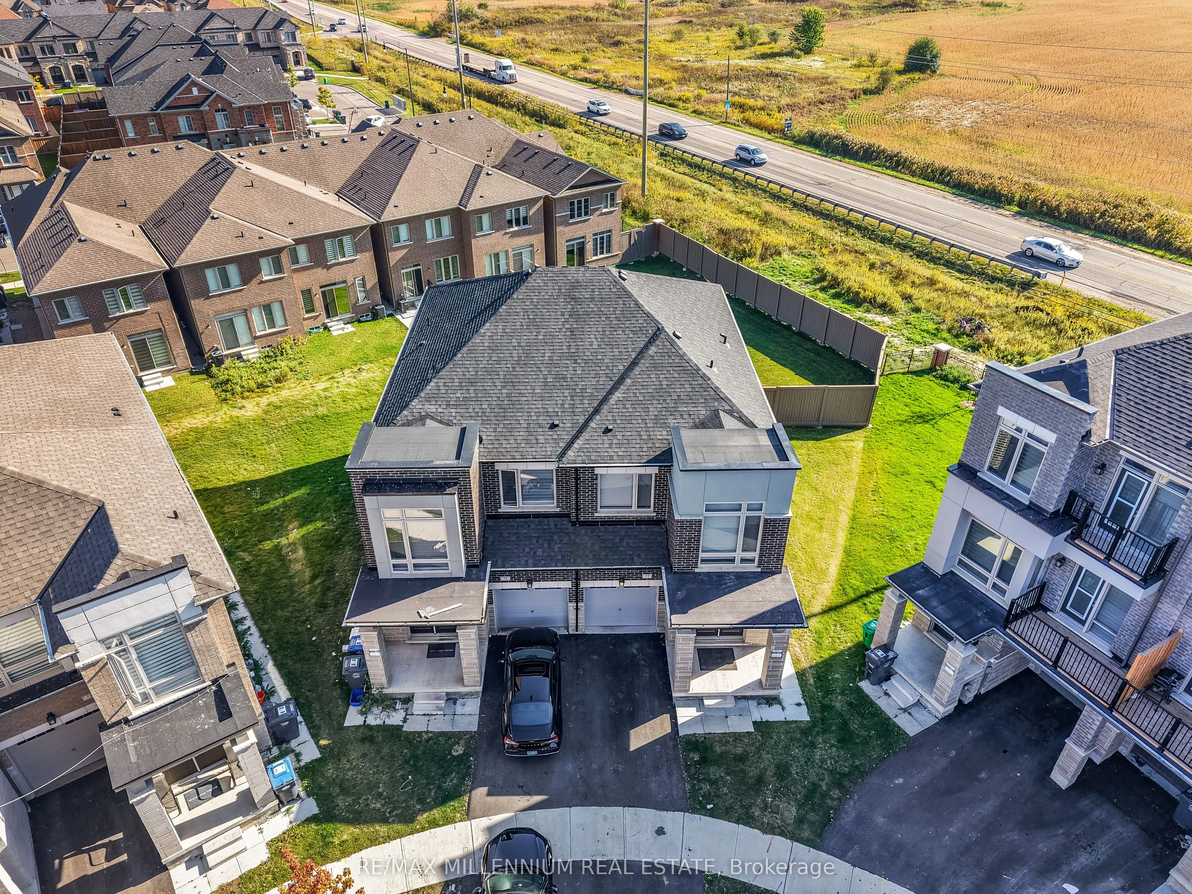 77 Donald Ficht Crescent N