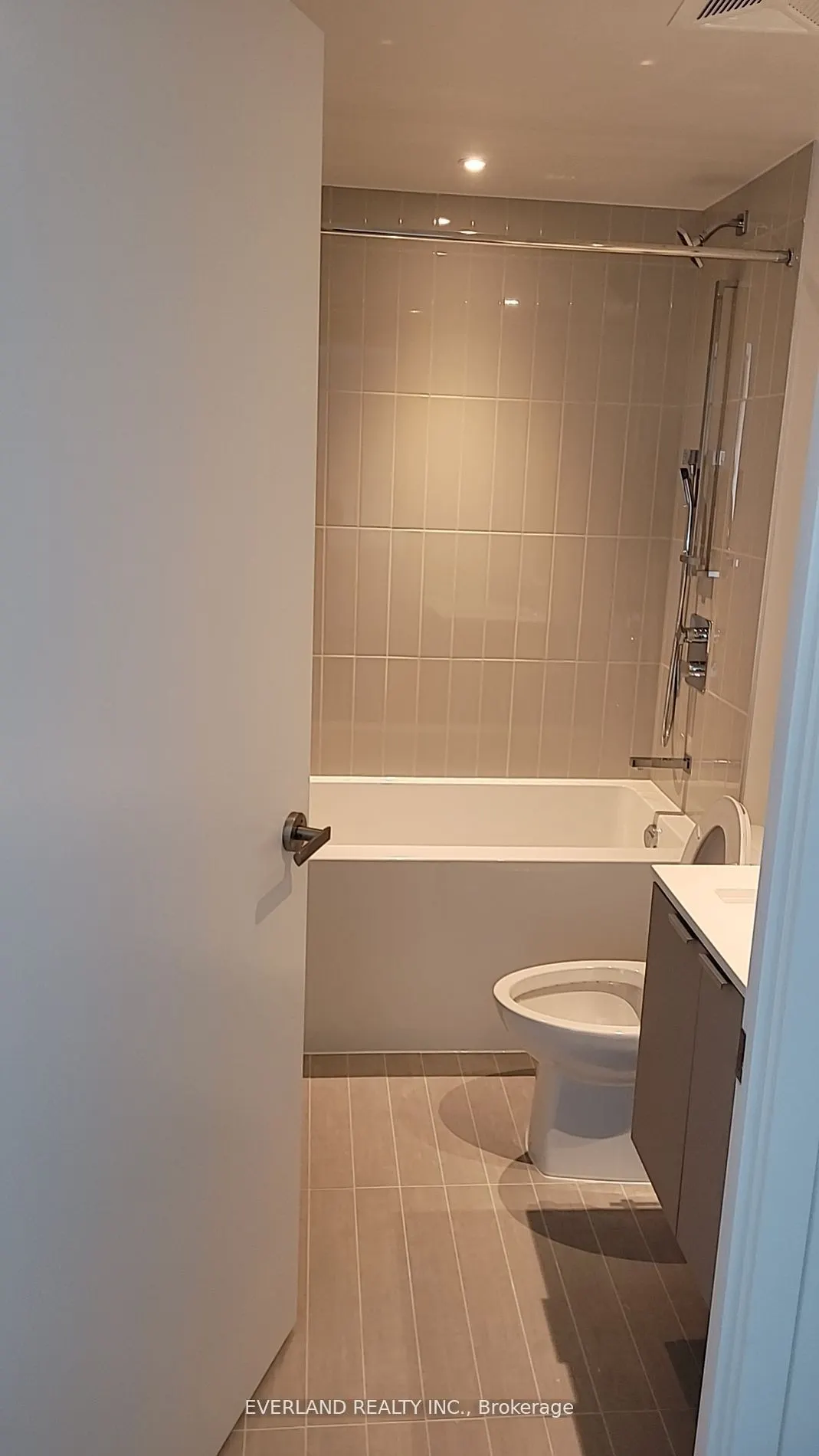 3883 Quartz Road, #908