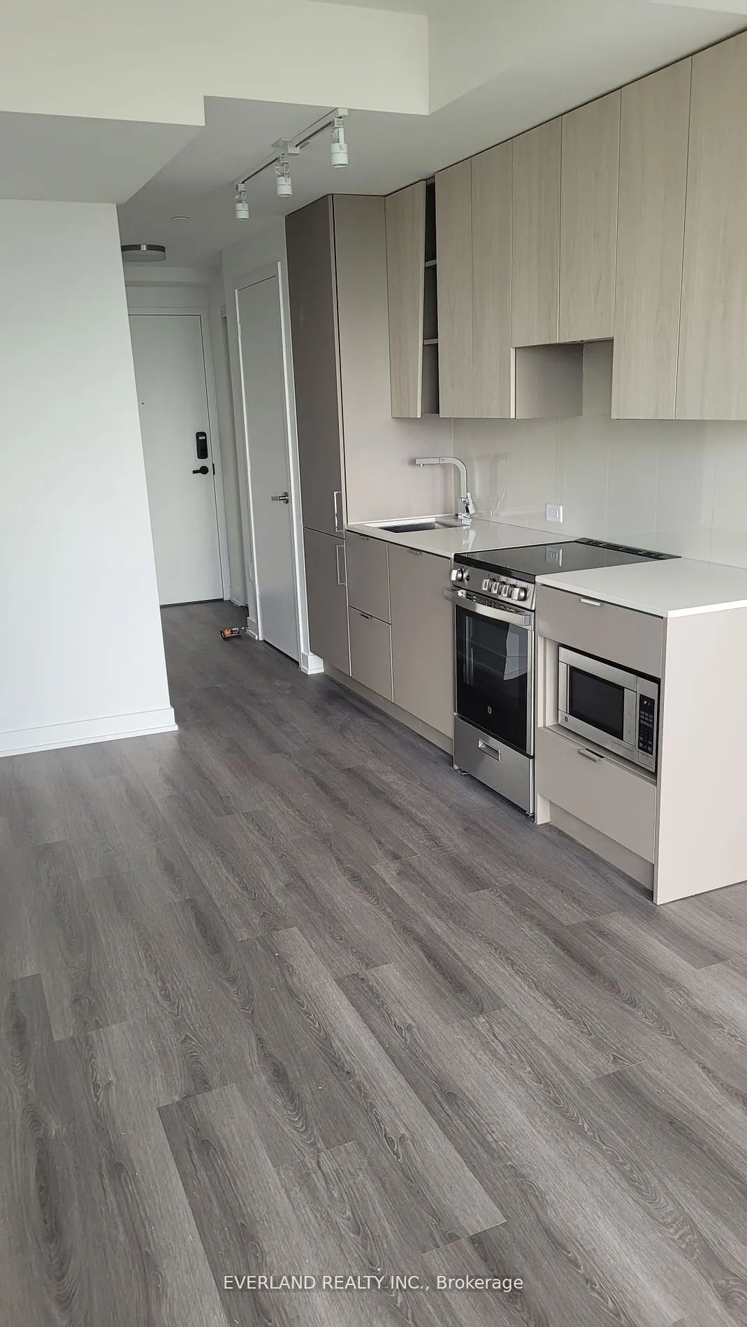 3883 Quartz Road, #908