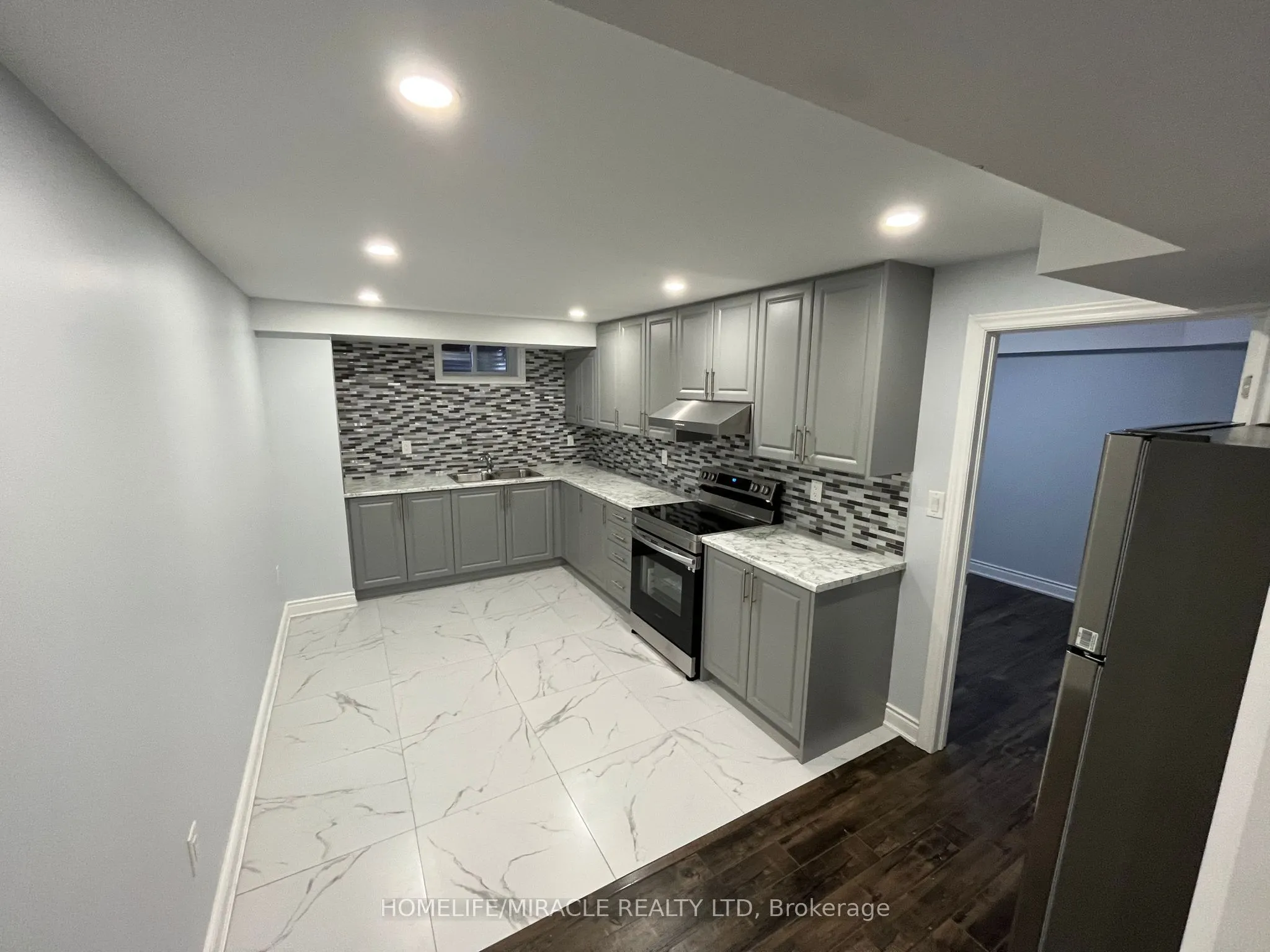 9438 Credit View Road, #Bsmt