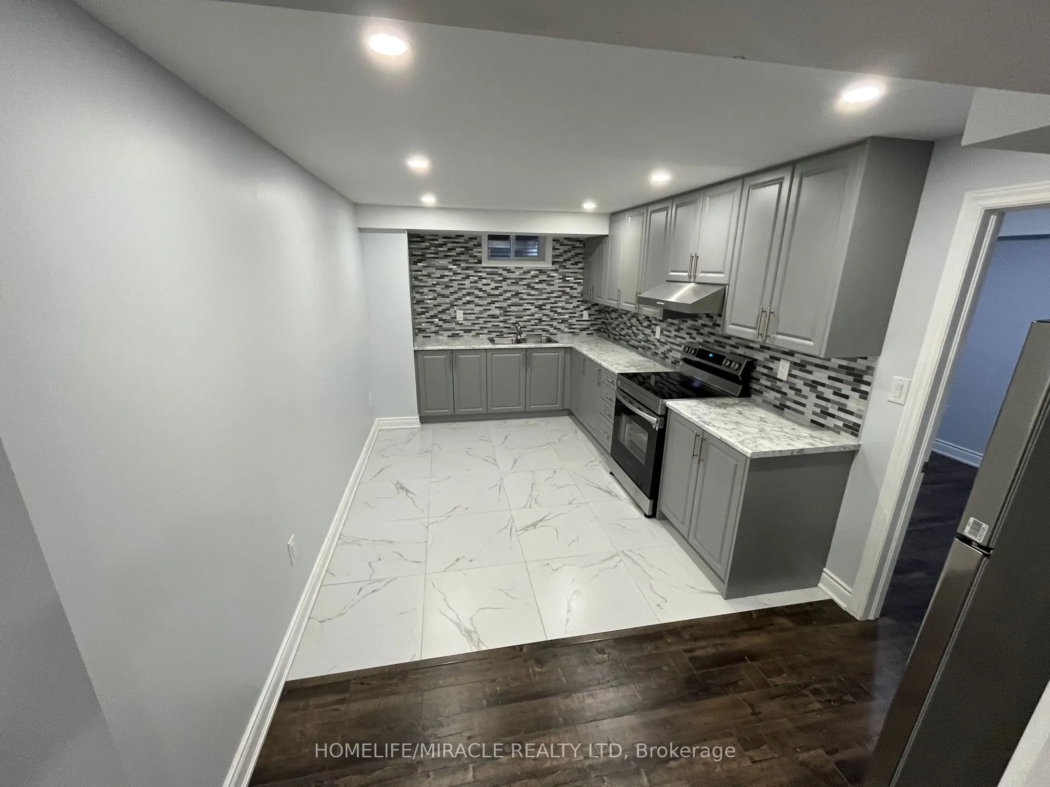 9438 Credit View Road, #Bsmt