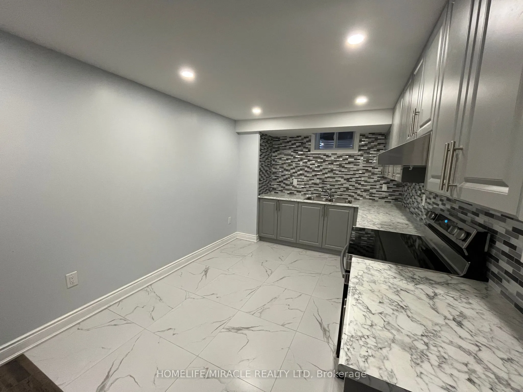 9438 Credit View Road, #Bsmt