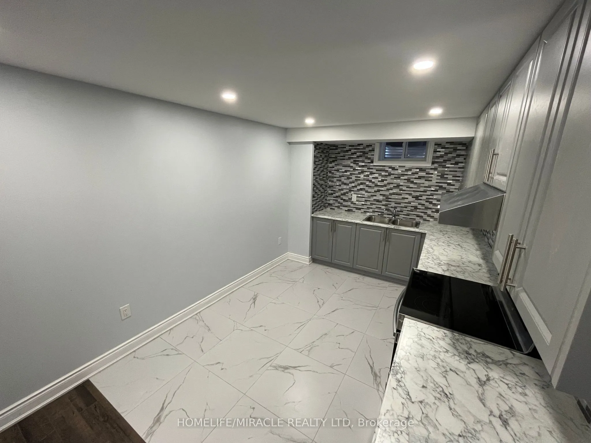 9438 Credit View Road, #Bsmt