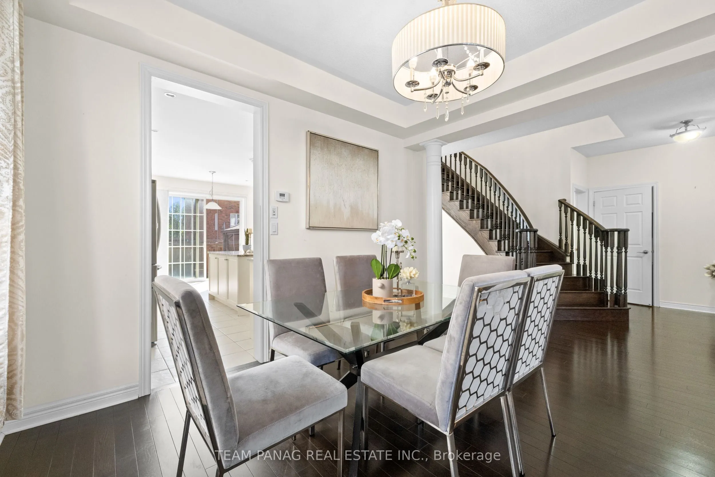 33 Bonnieglen Farm Boulevard