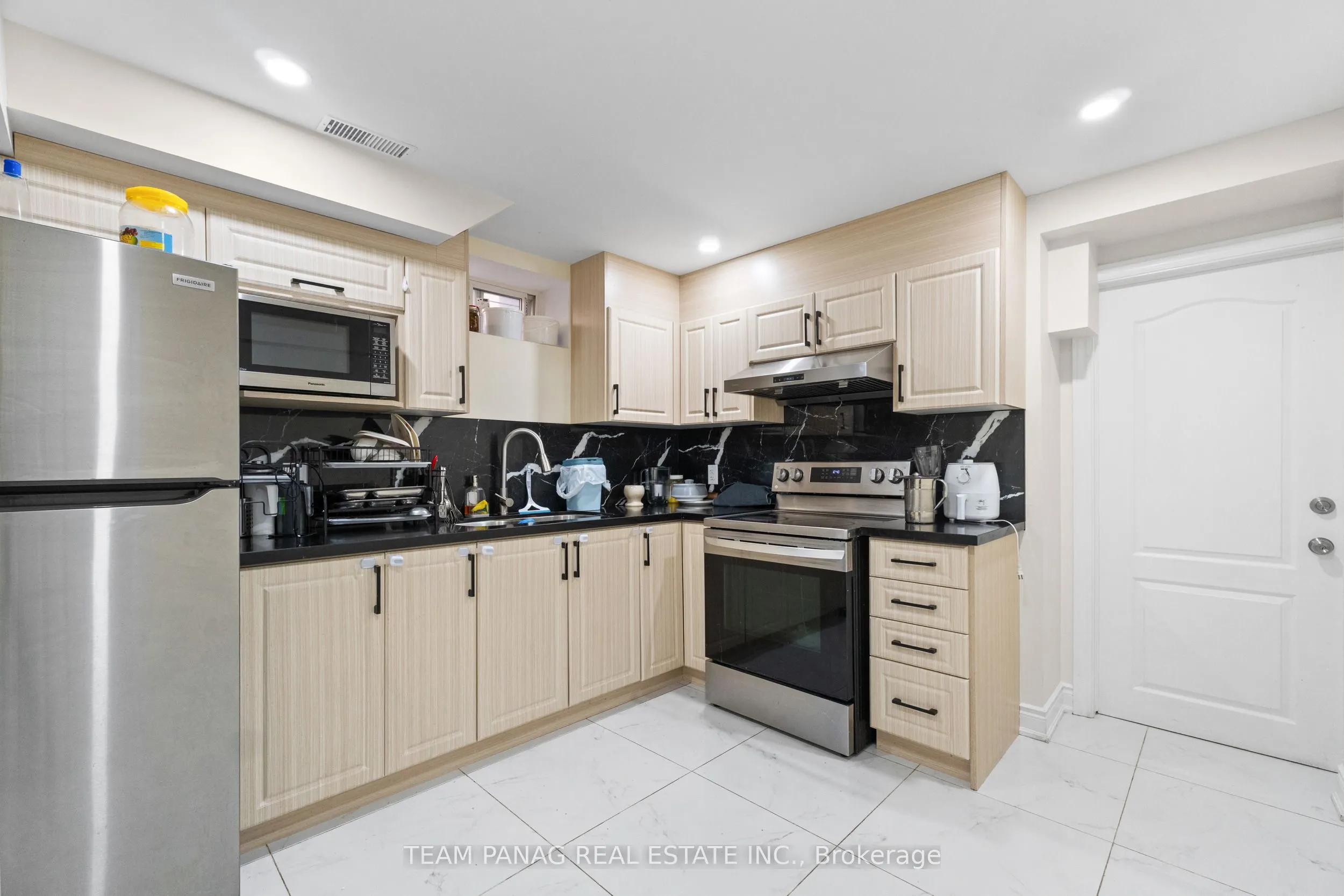 33 Bonnieglen Farm Boulevard
