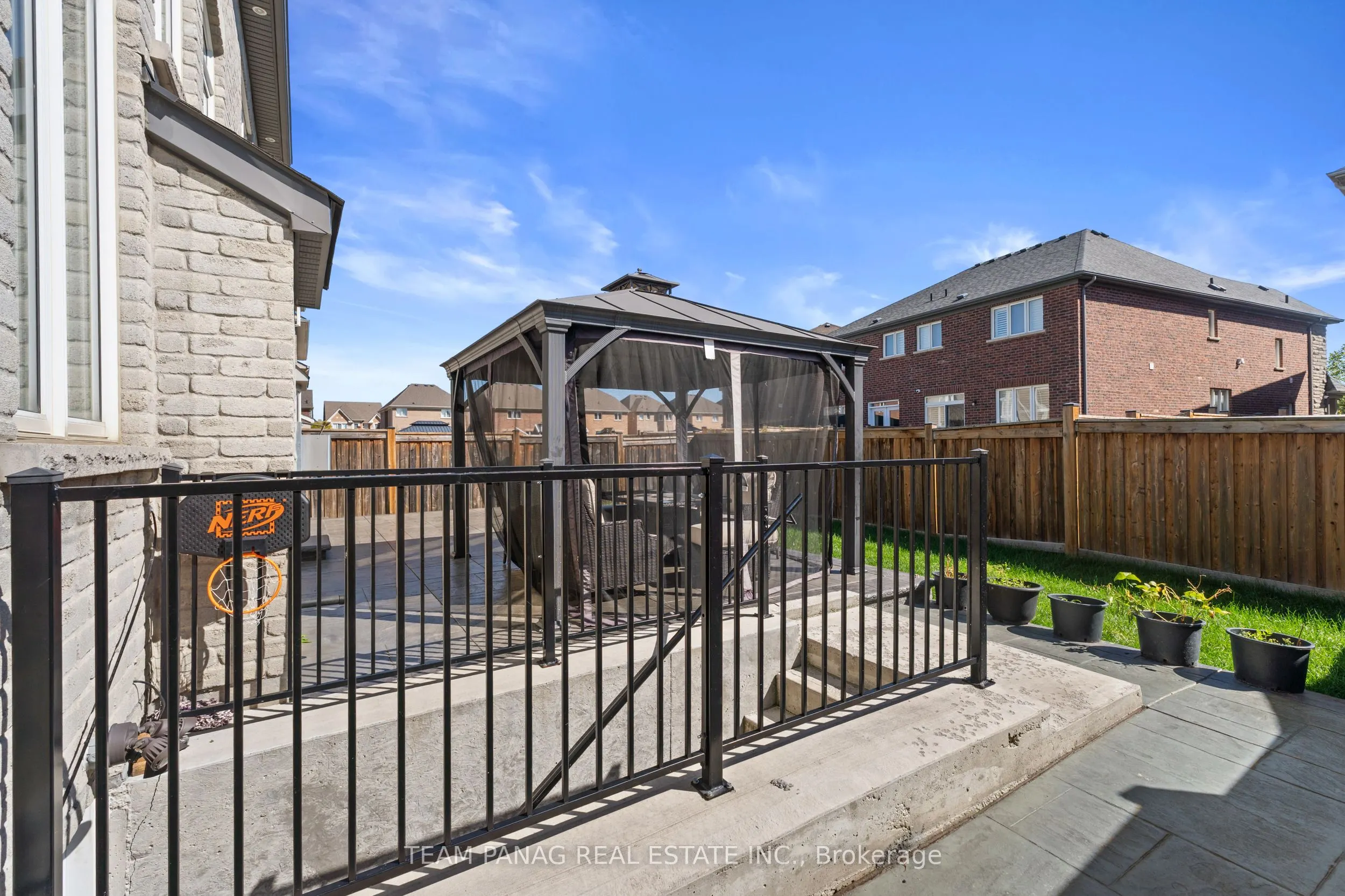 33 Bonnieglen Farm Boulevard