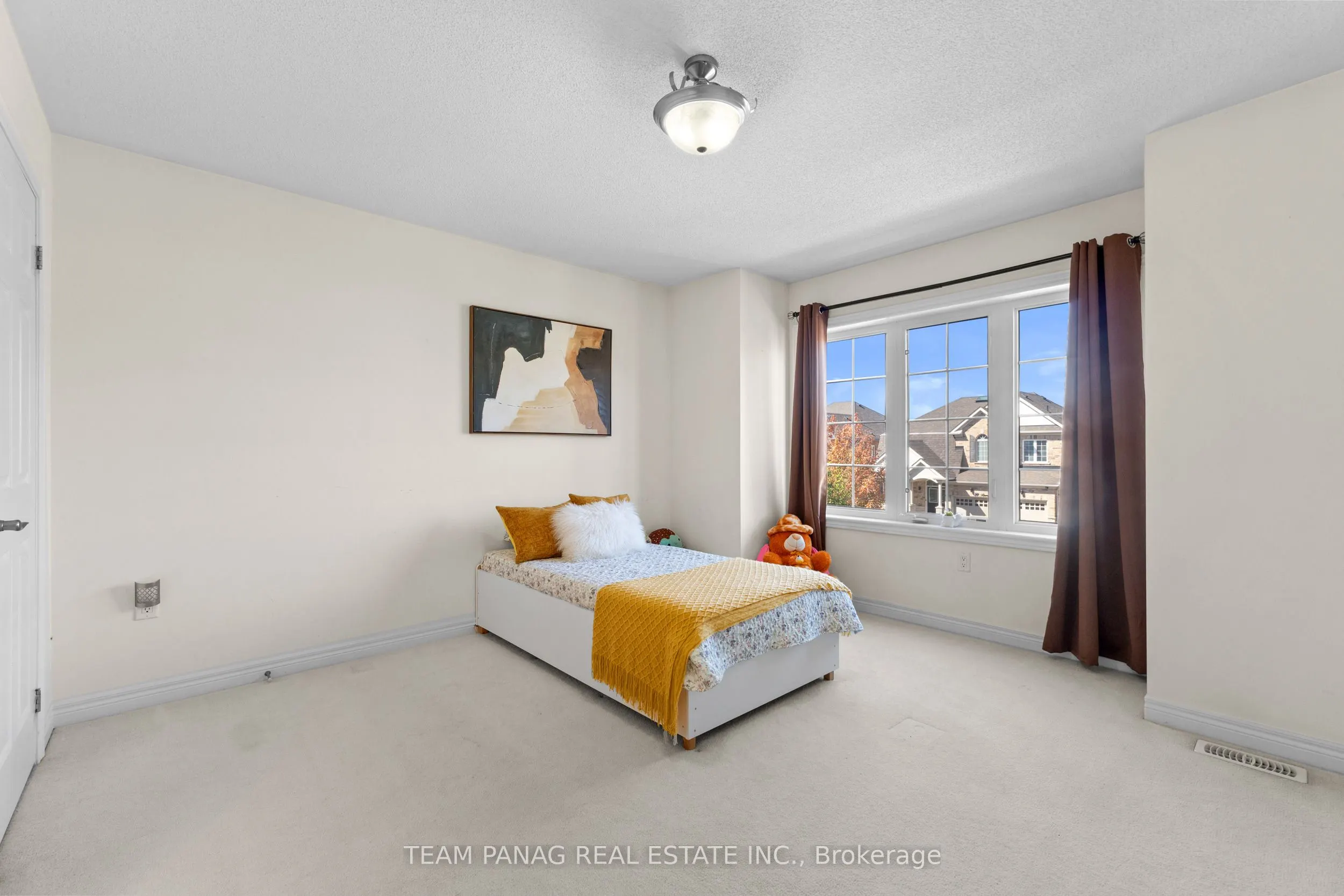 33 Bonnieglen Farm Boulevard