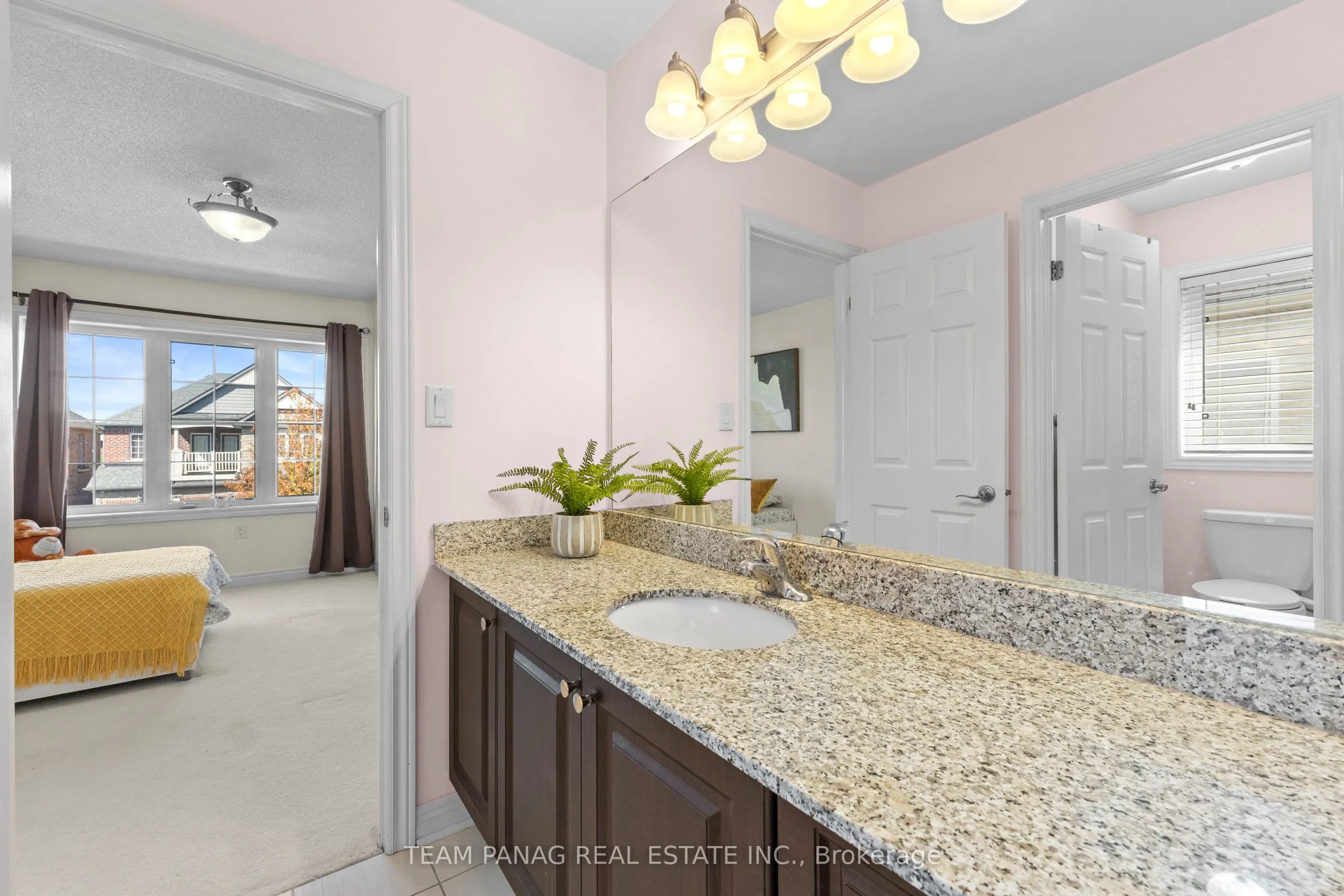 33 Bonnieglen Farm Boulevard