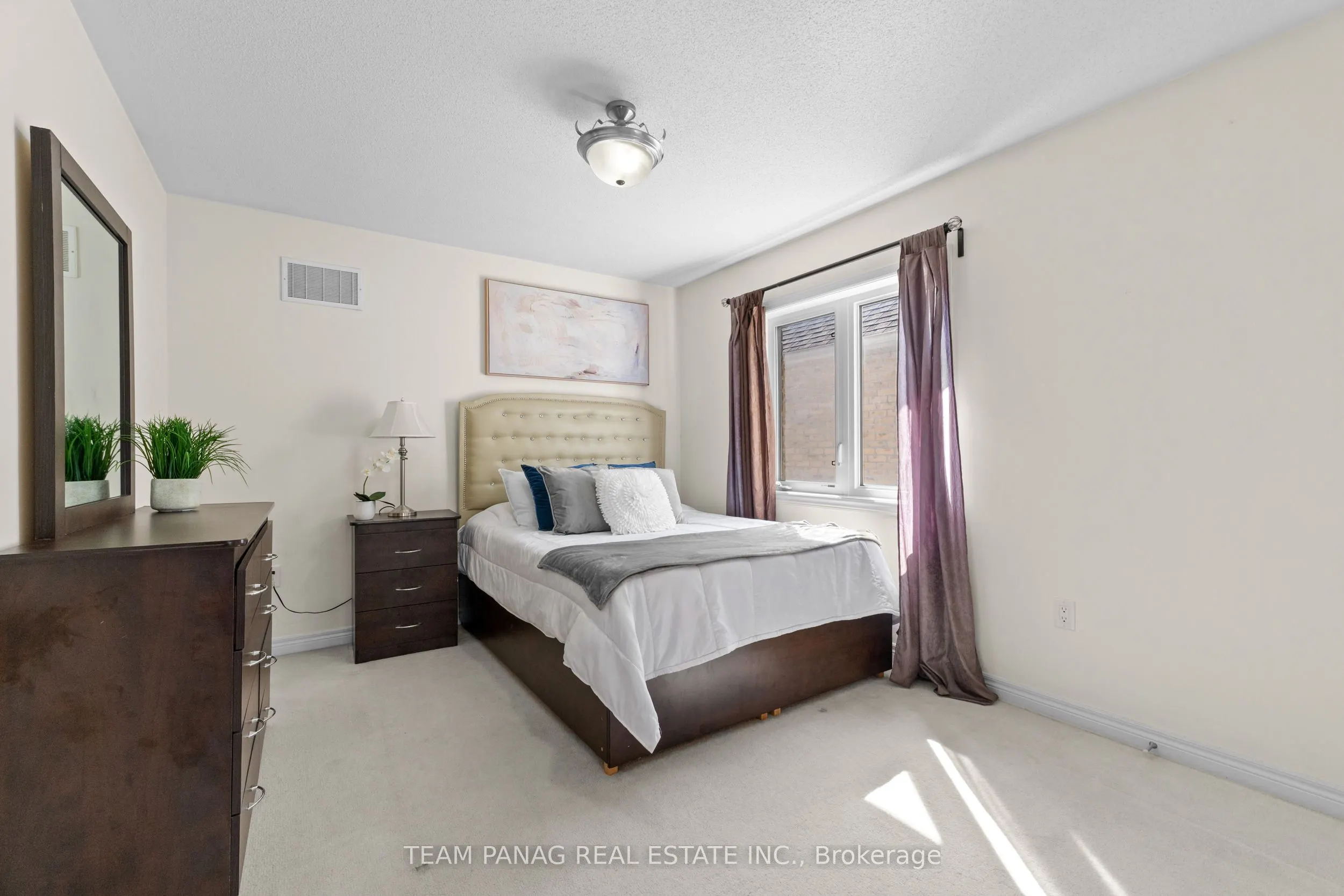 33 Bonnieglen Farm Boulevard