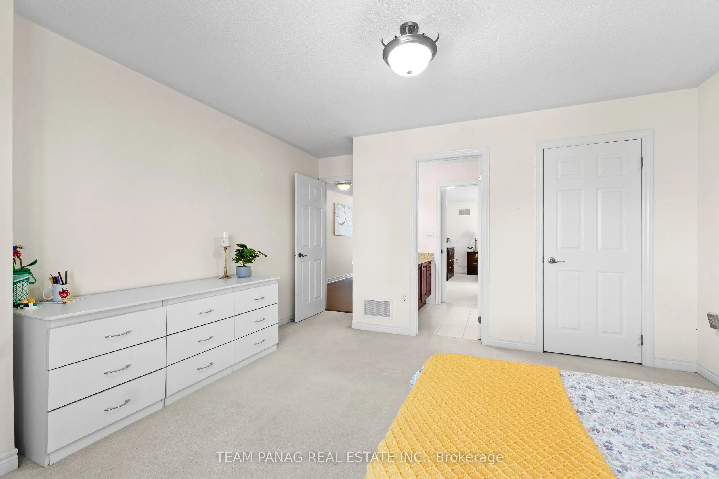 33 Bonnieglen Farm Boulevard