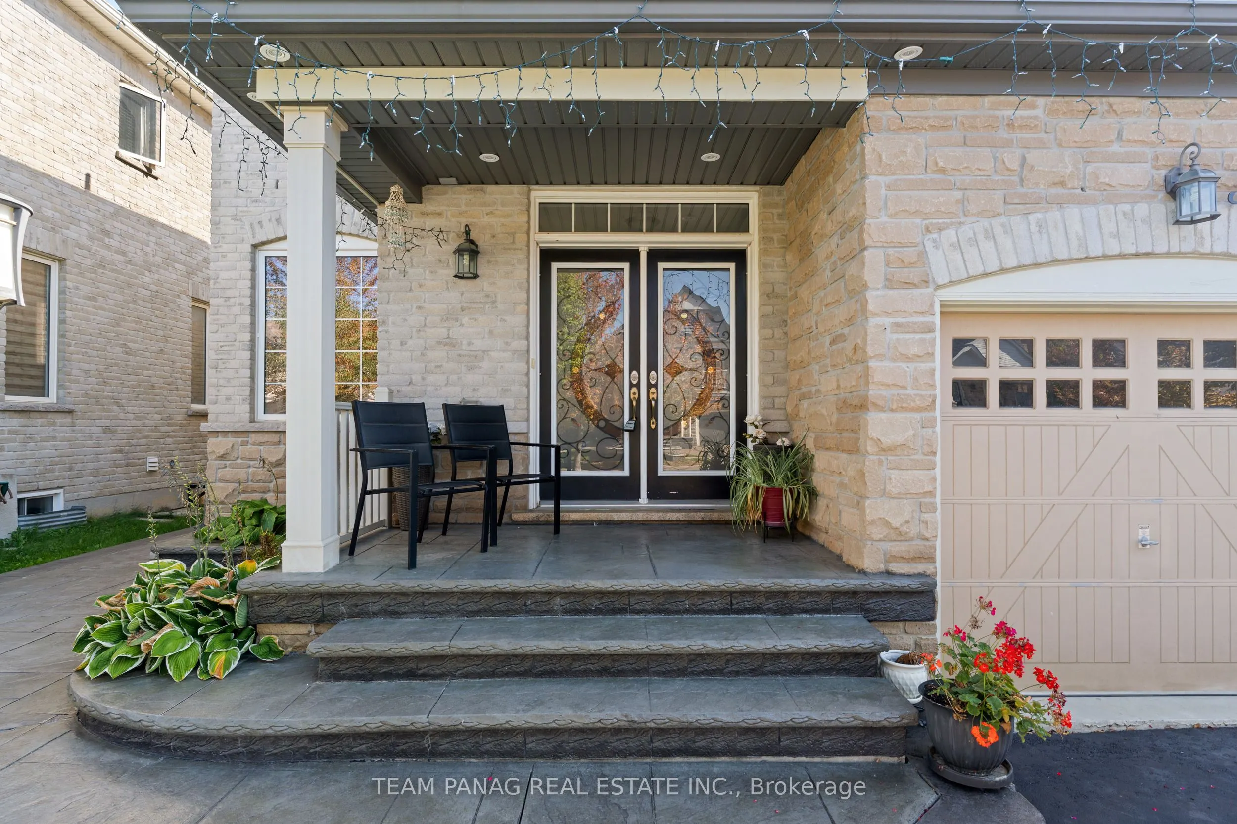 33 Bonnieglen Farm Boulevard