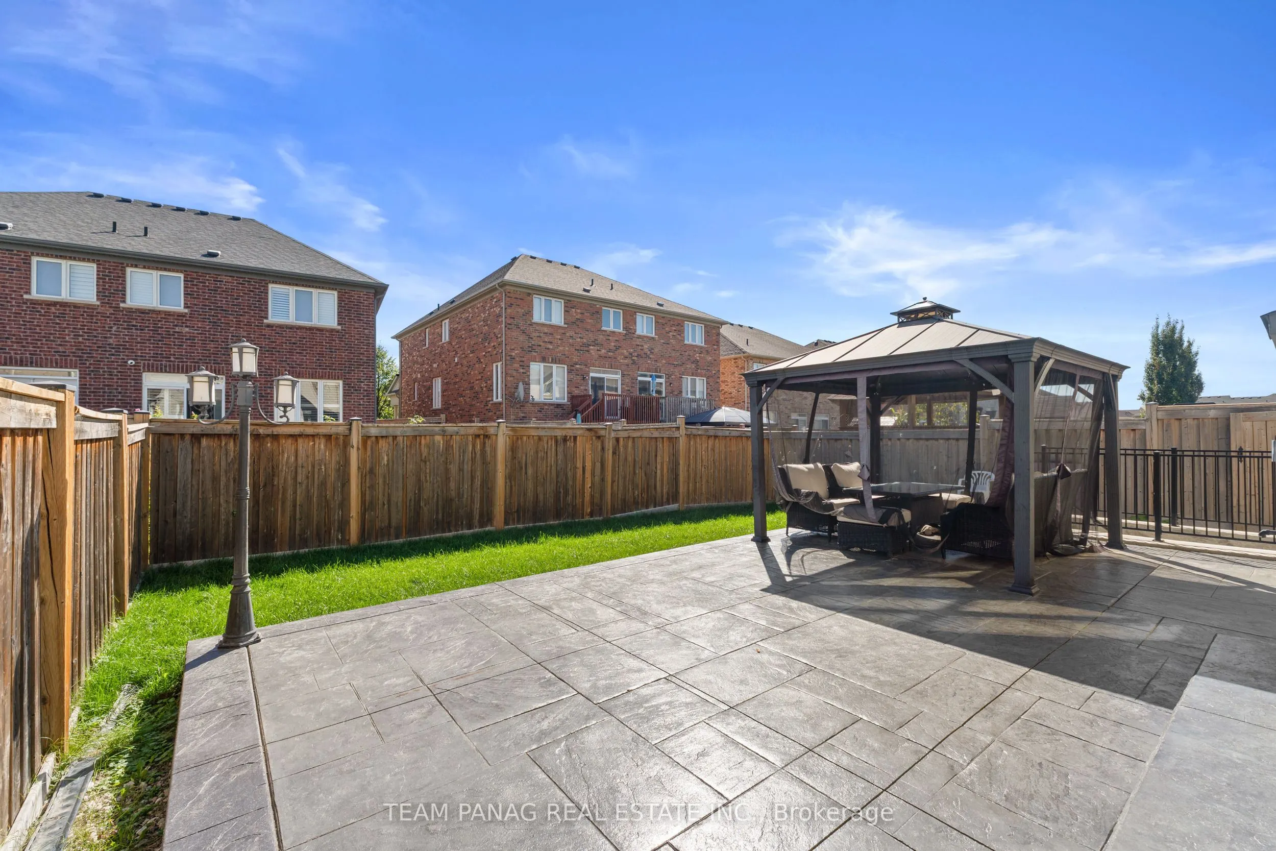 33 Bonnieglen Farm Boulevard