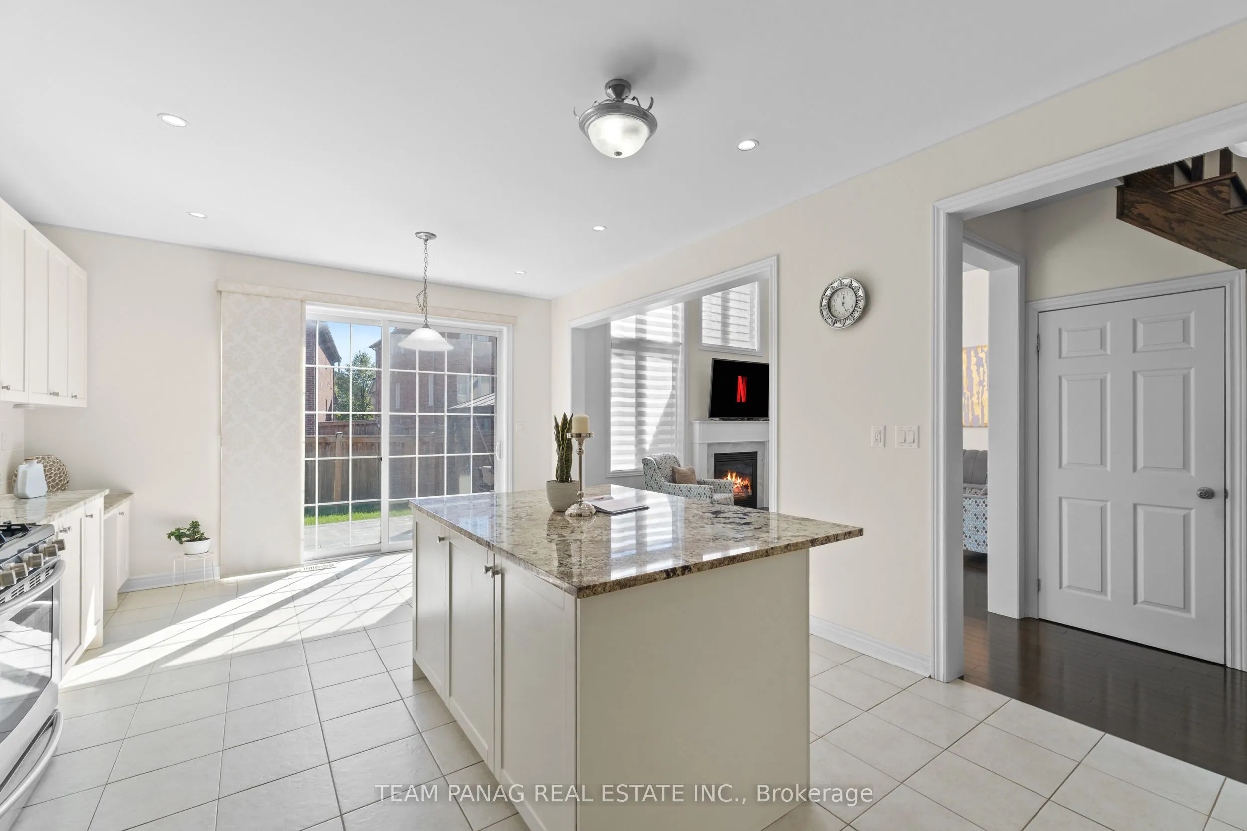 33 Bonnieglen Farm Boulevard