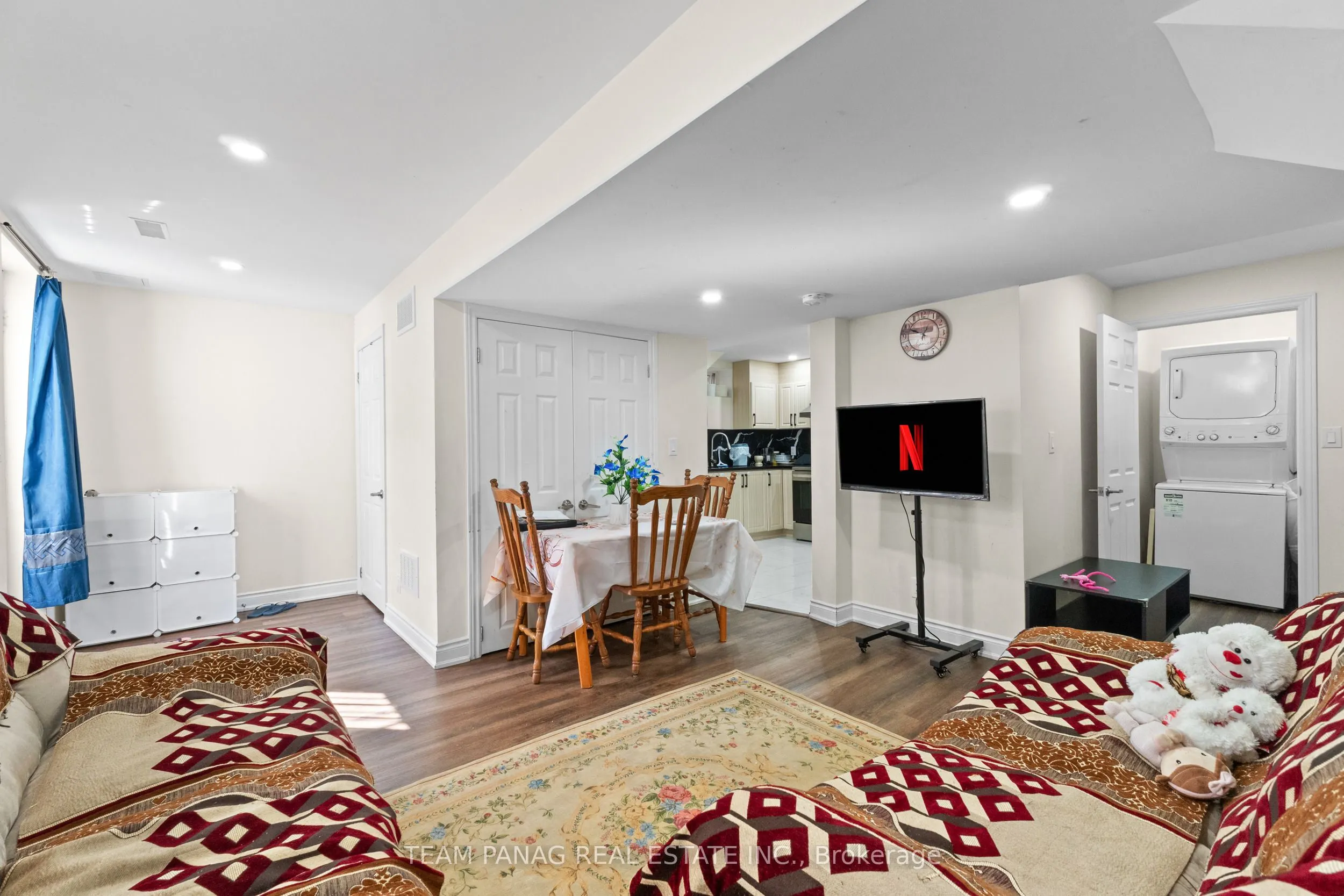 33 Bonnieglen Farm Boulevard