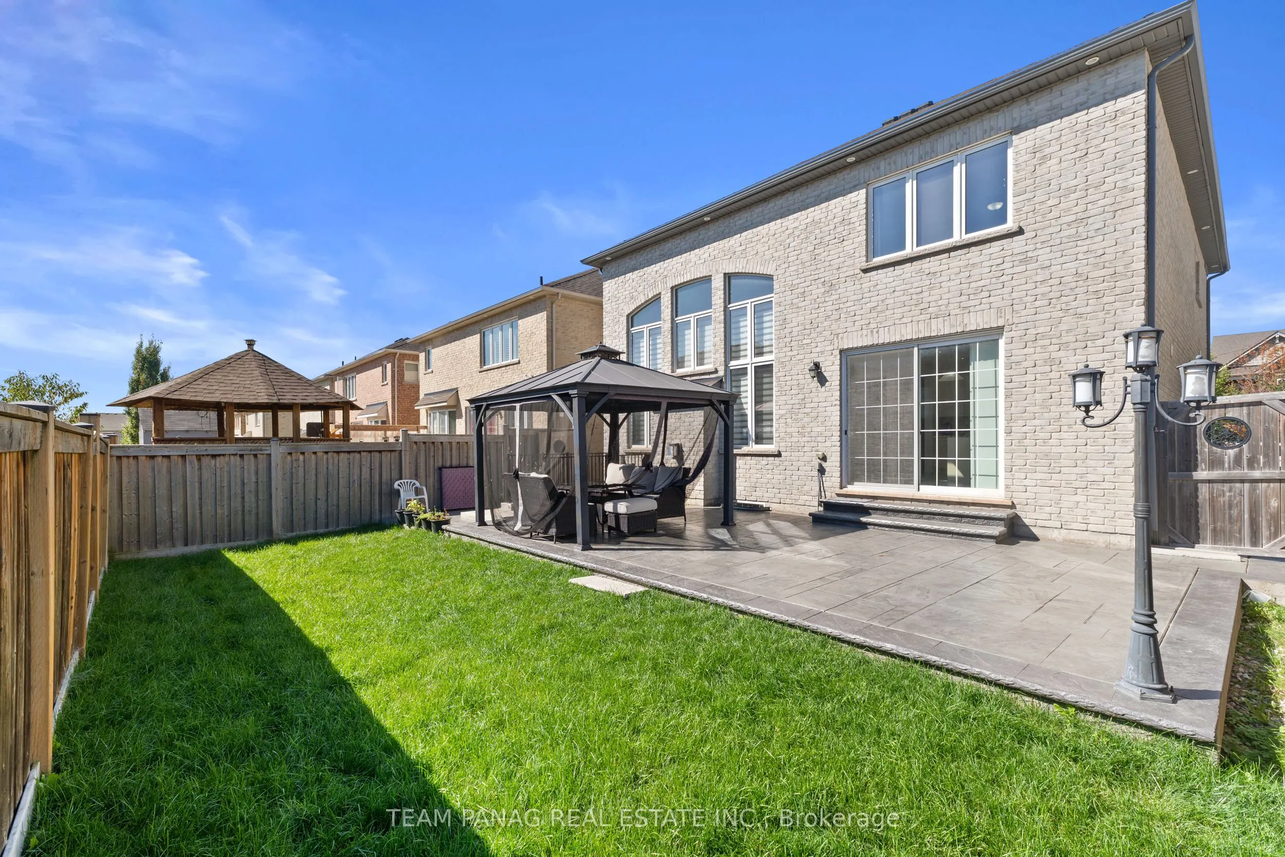 33 Bonnieglen Farm Boulevard