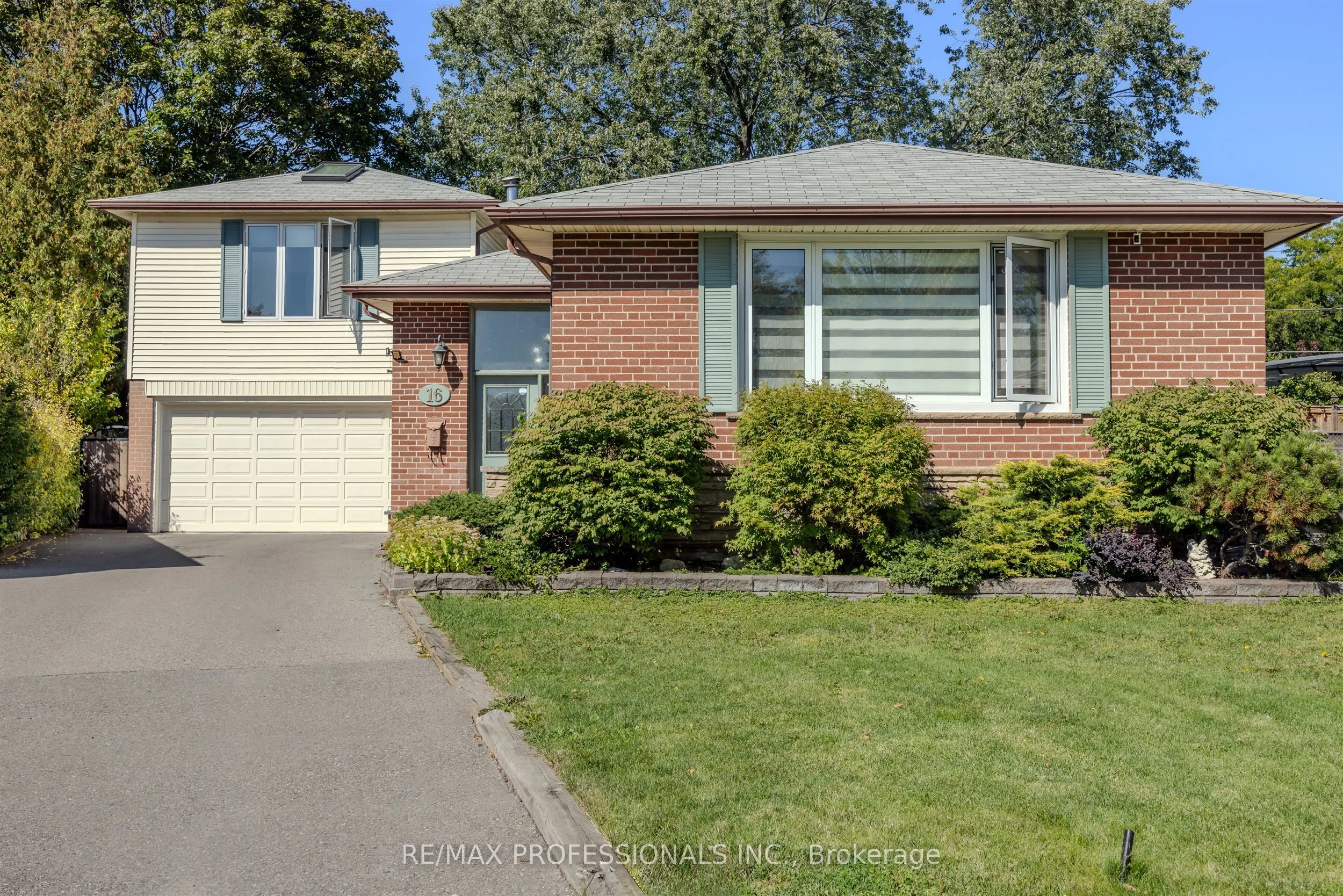 16 Monet Avenue