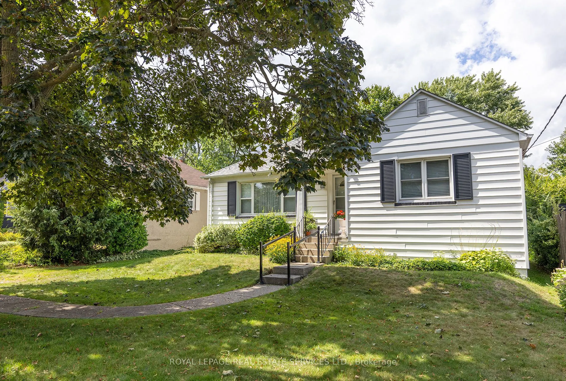 48 Minnewawa Road