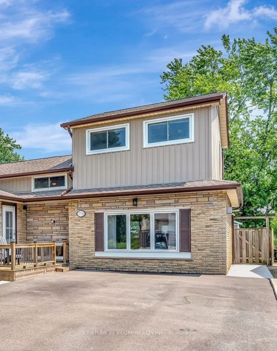 770 Applewood Crescent, #1