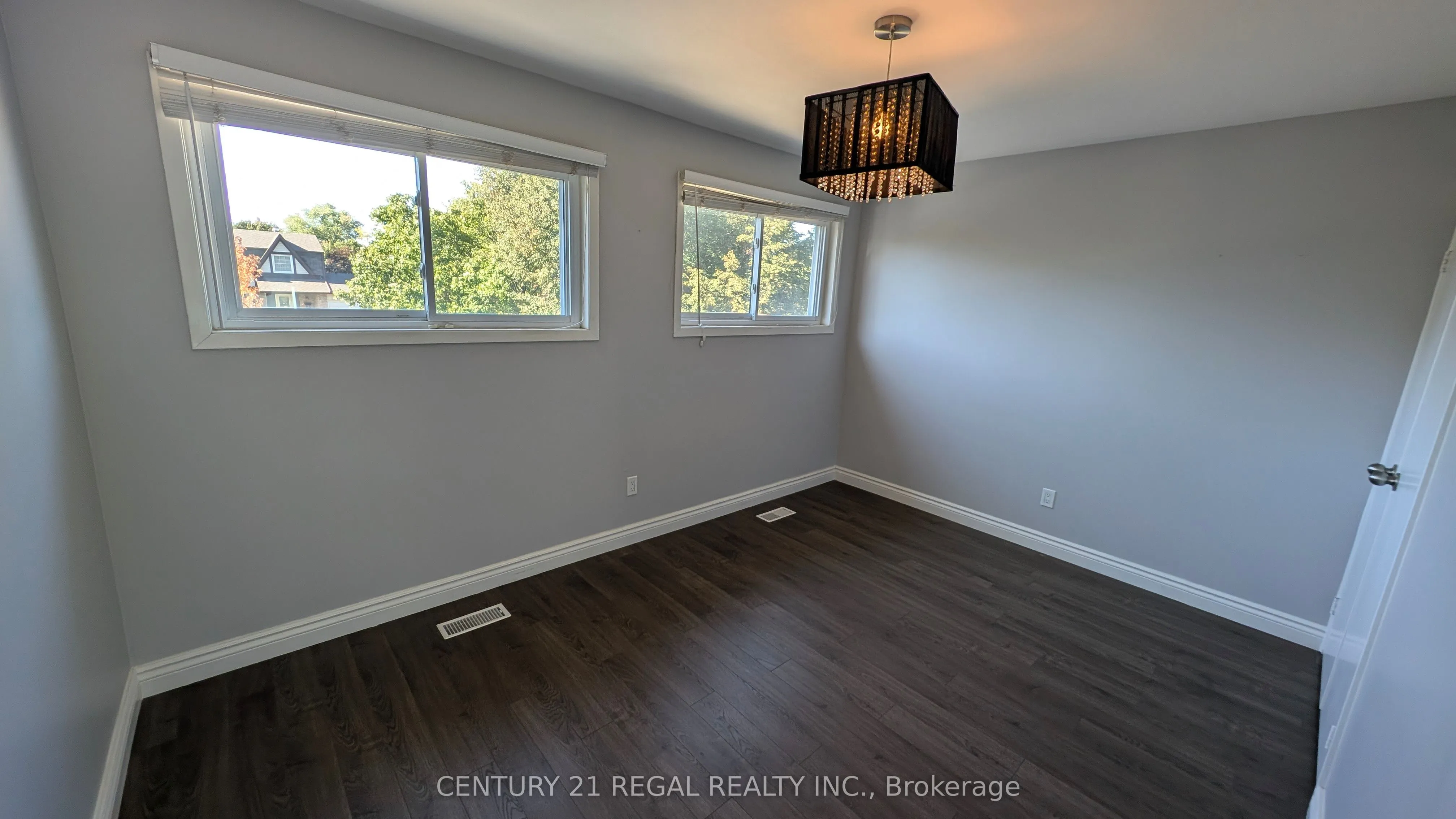 770 Applewood Crescent, #1