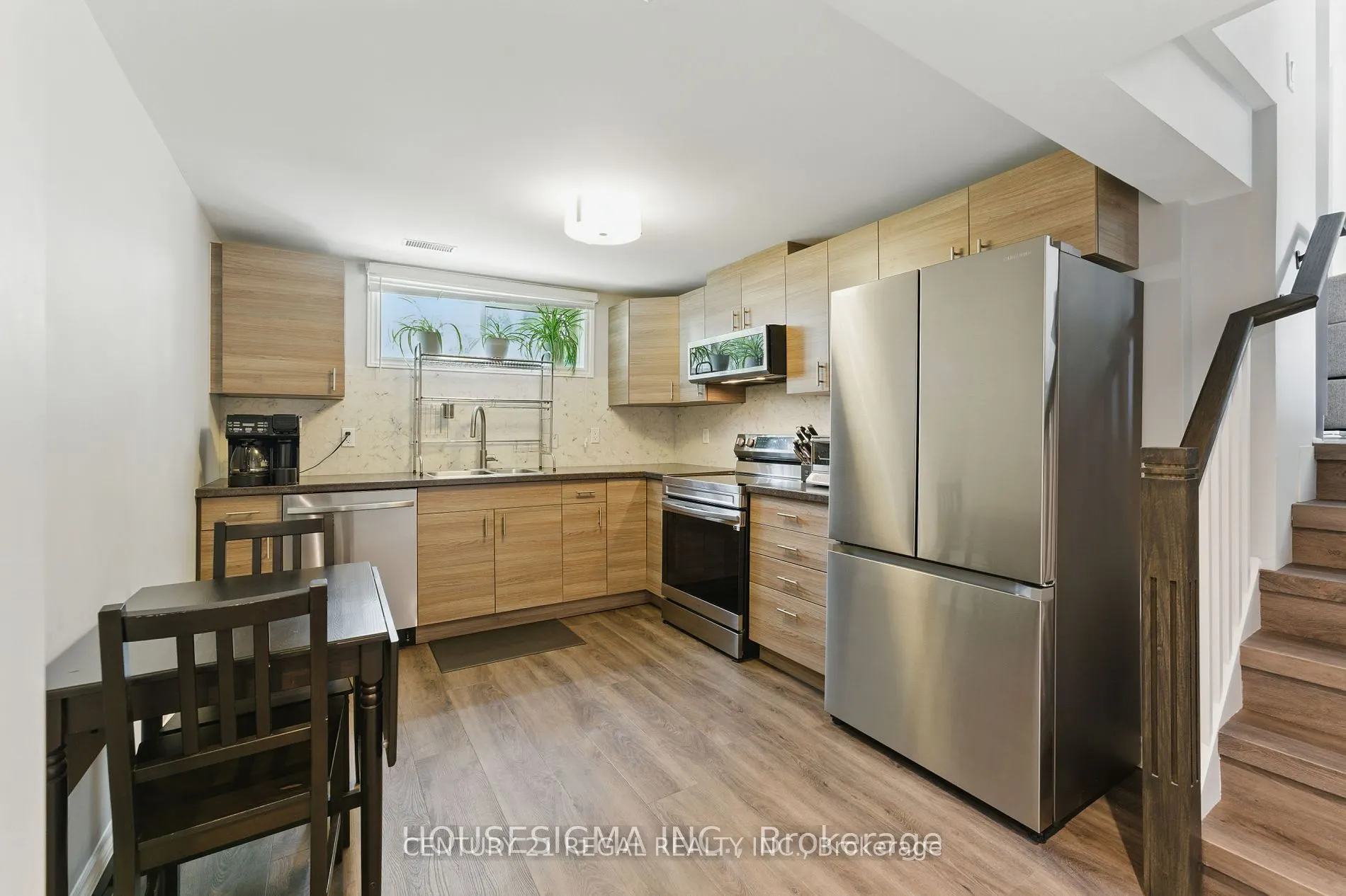 770 Applewood Crescent, #1