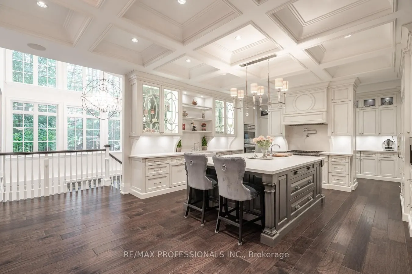 1285 Minaki Road