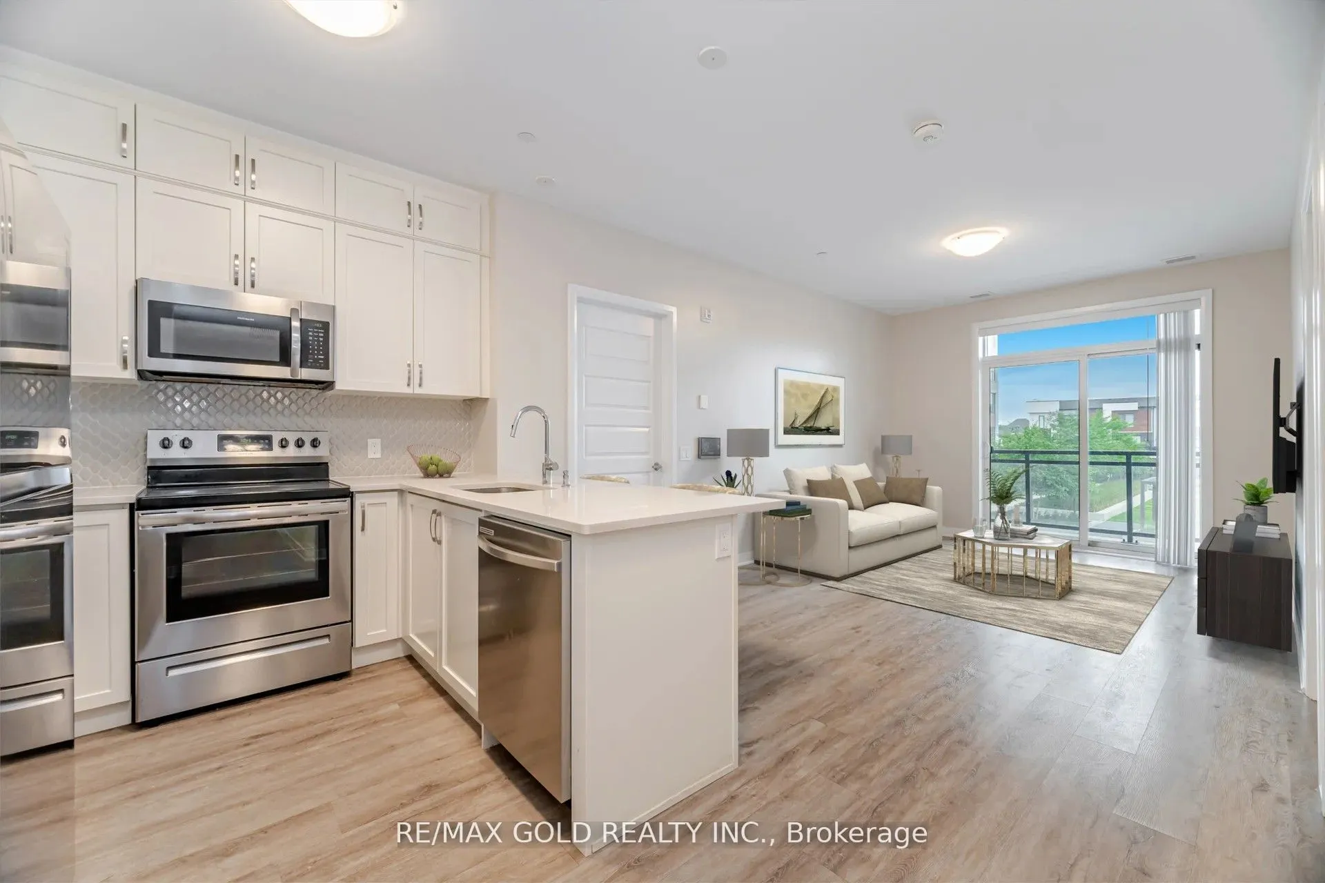 95 Dundas Street, #202
