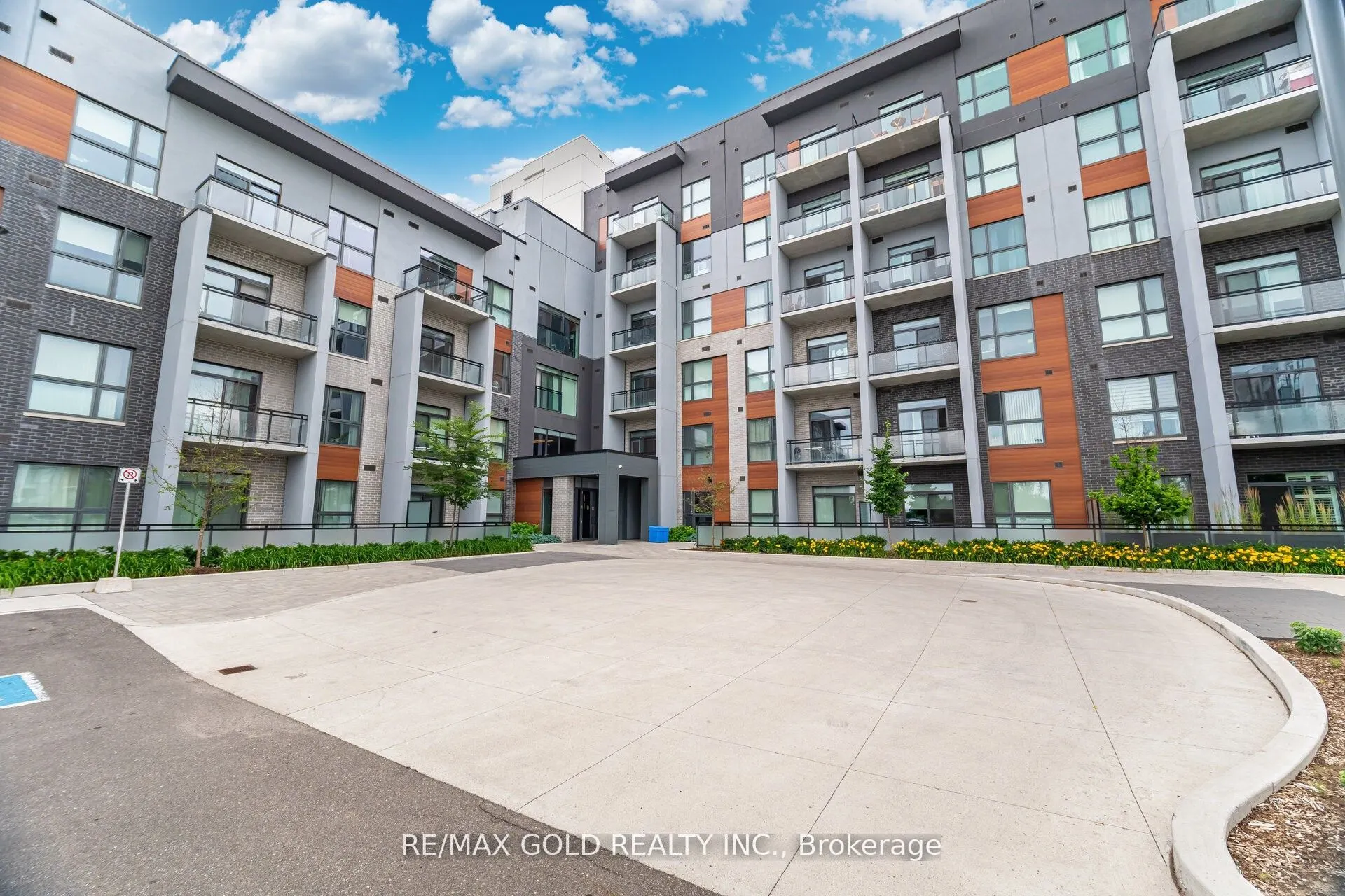95 Dundas Street, #202