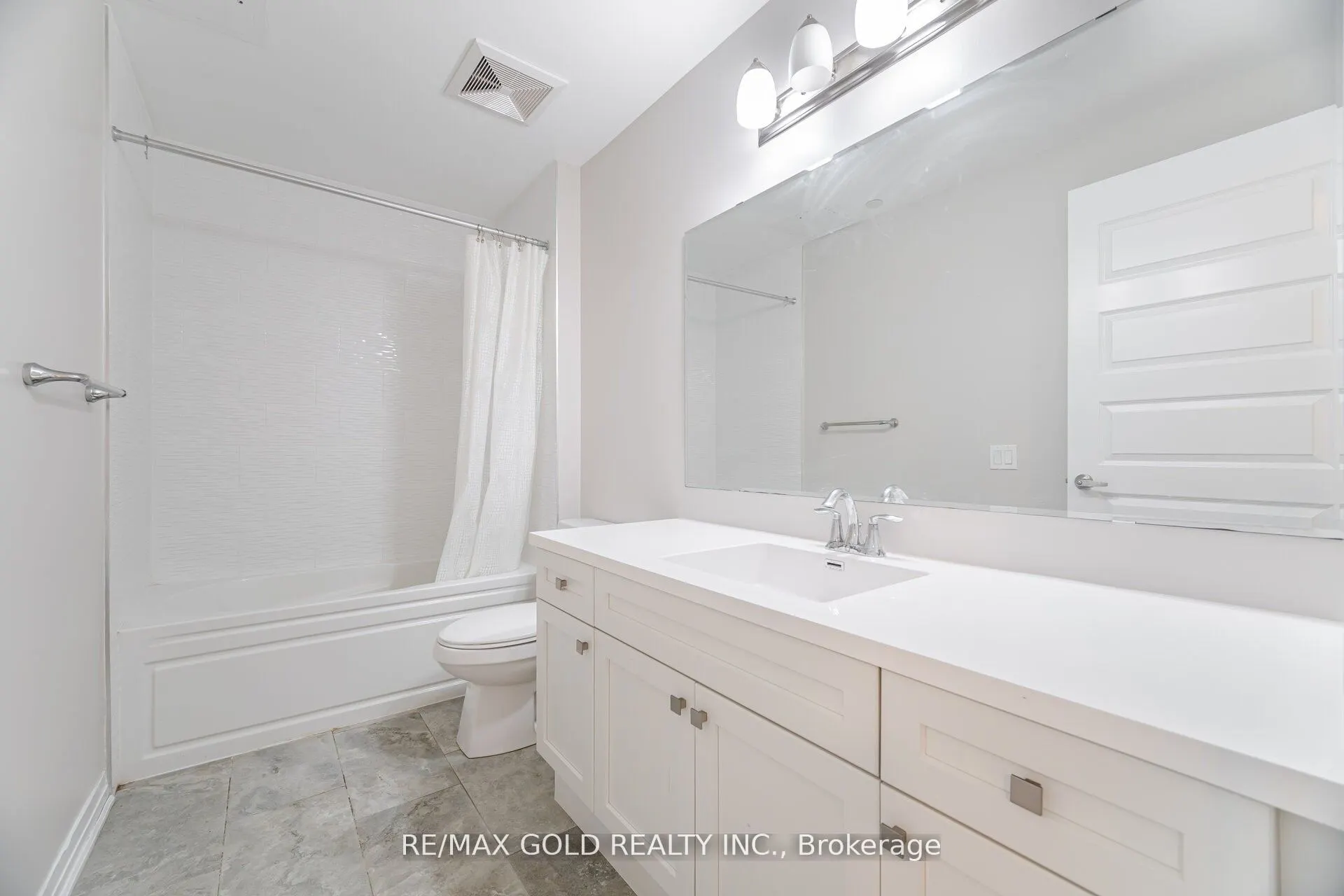 95 Dundas Street, #202