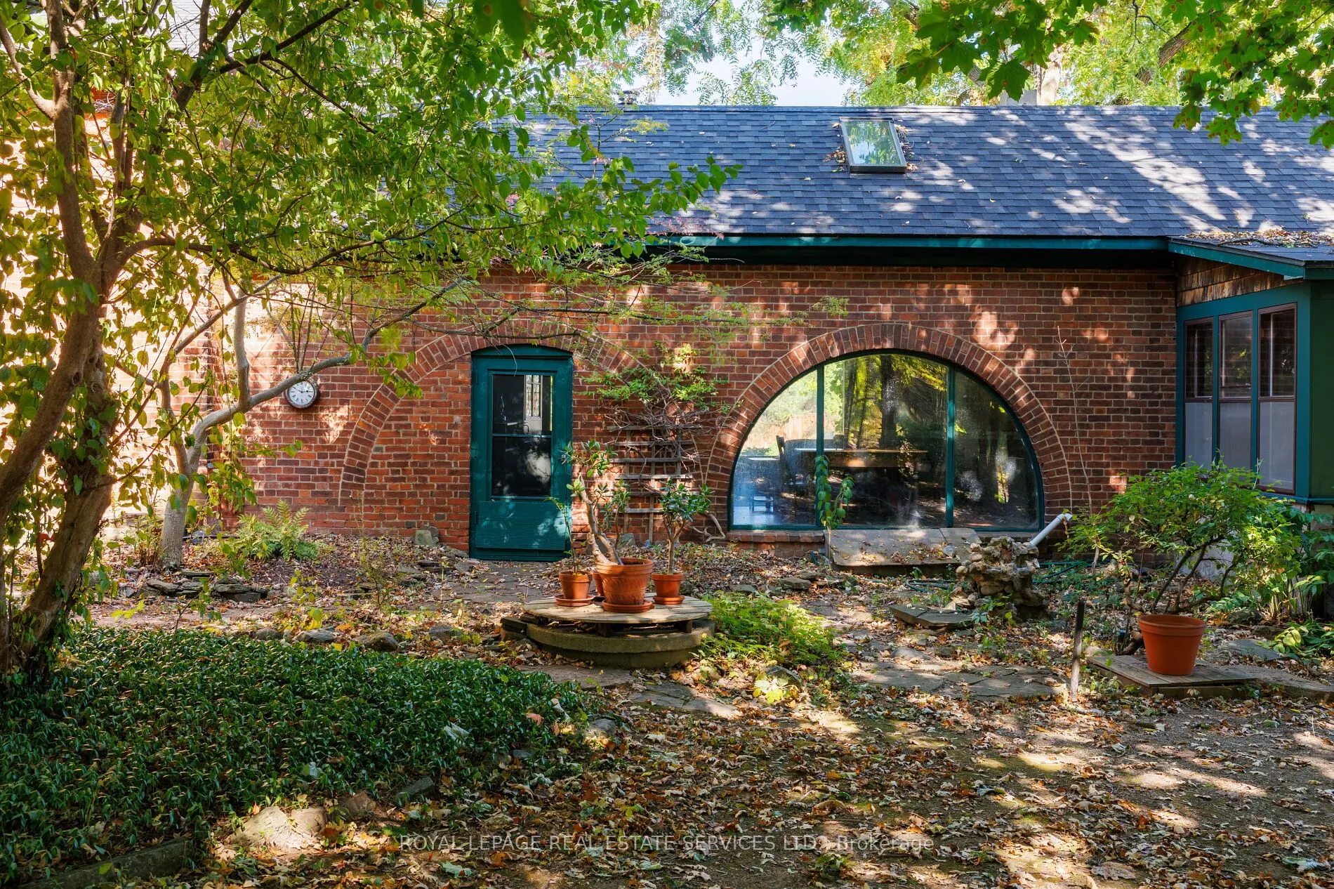 1506 Estes Crescent