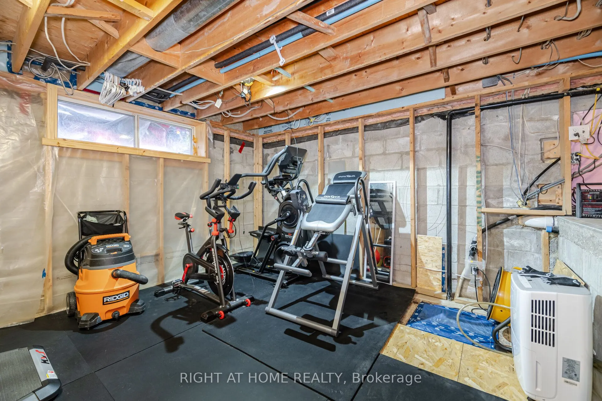 1241 Lakebreeze Drive