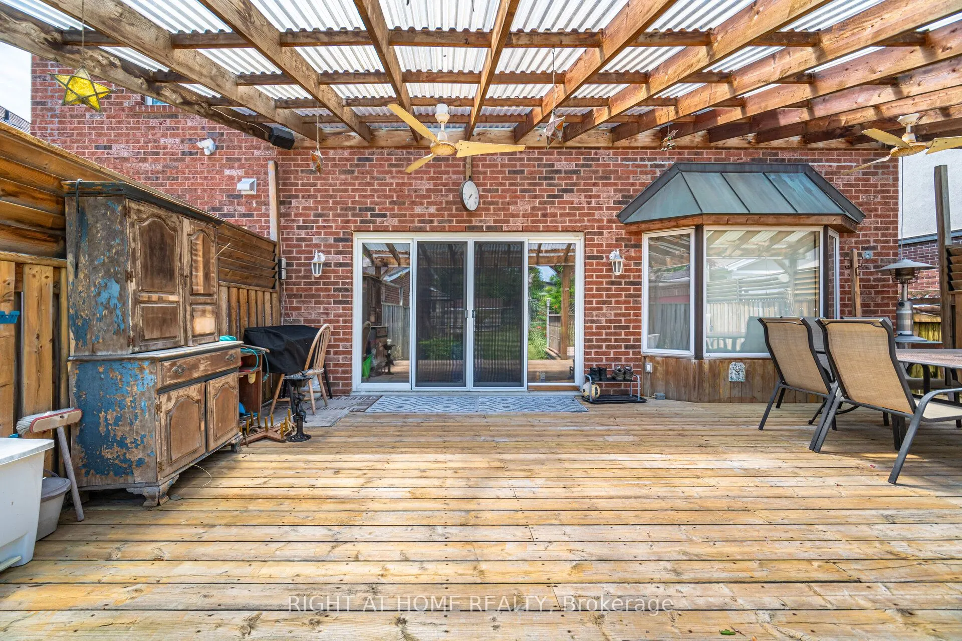 1241 Lakebreeze Drive