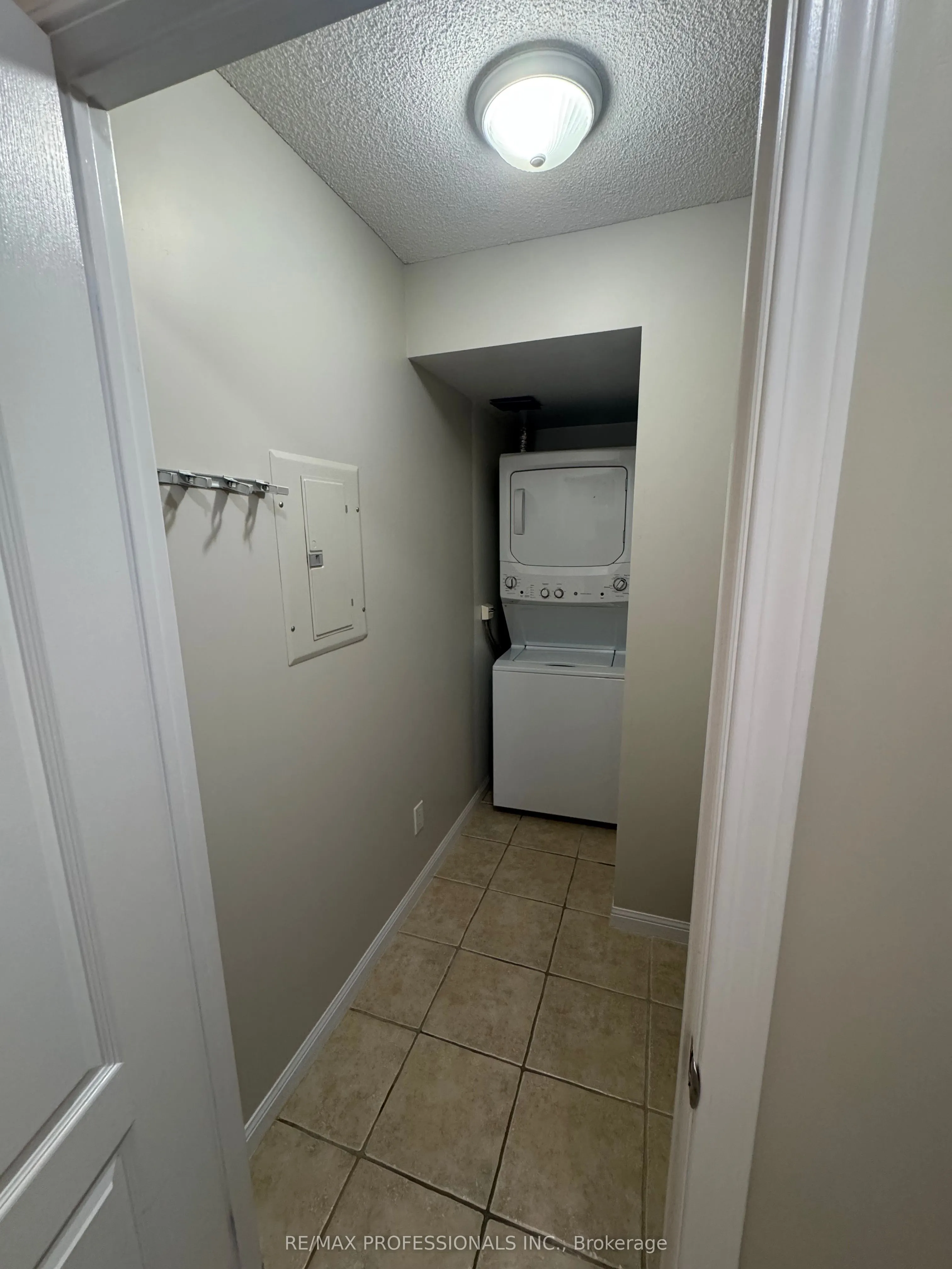 4 Elsinore Path, #208