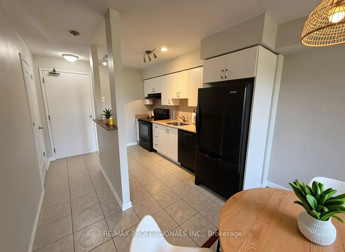 4 Elsinore Path, #208