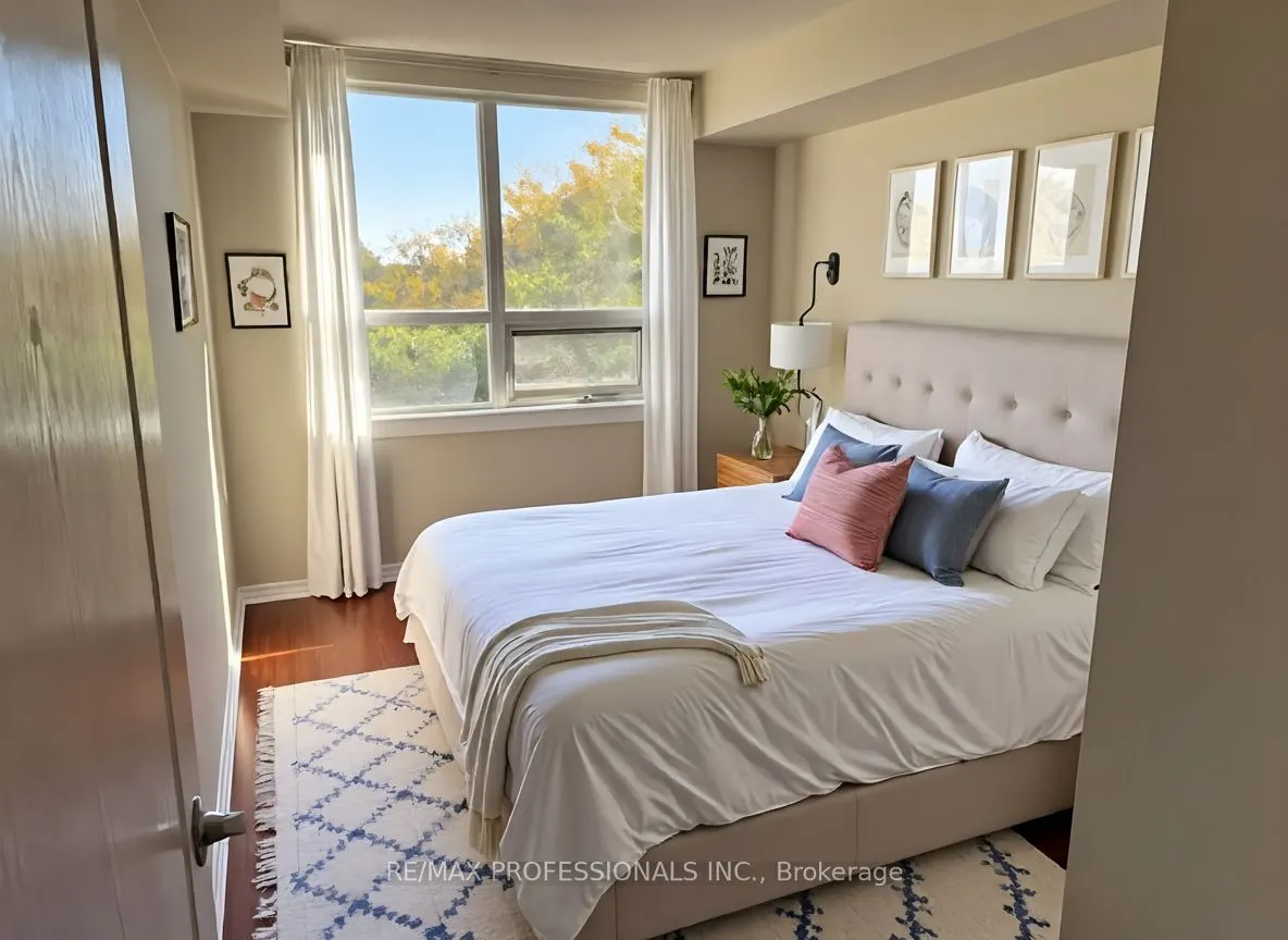 4 Elsinore Path, #208