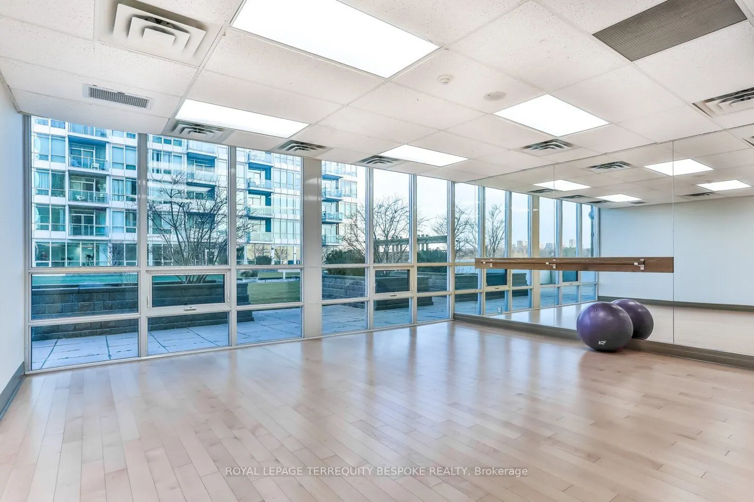 1910 Lake Shore Blvd Boulevard W, #906