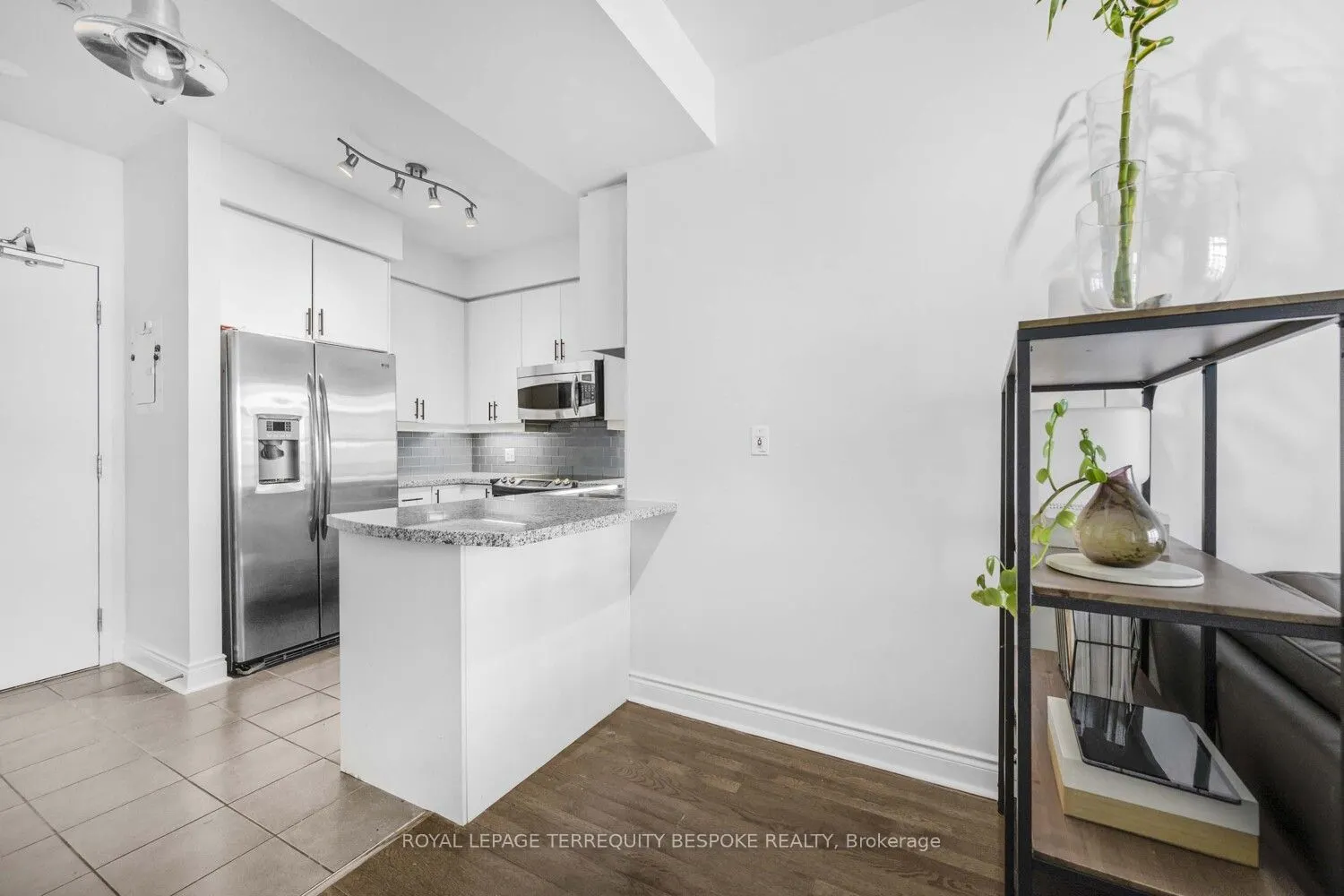 1910 Lake Shore Blvd Boulevard W, #906