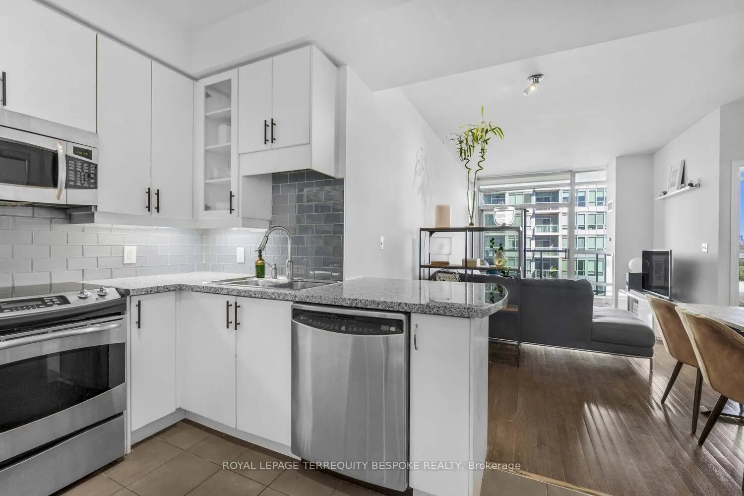 1910 Lake Shore Blvd Boulevard W, #906