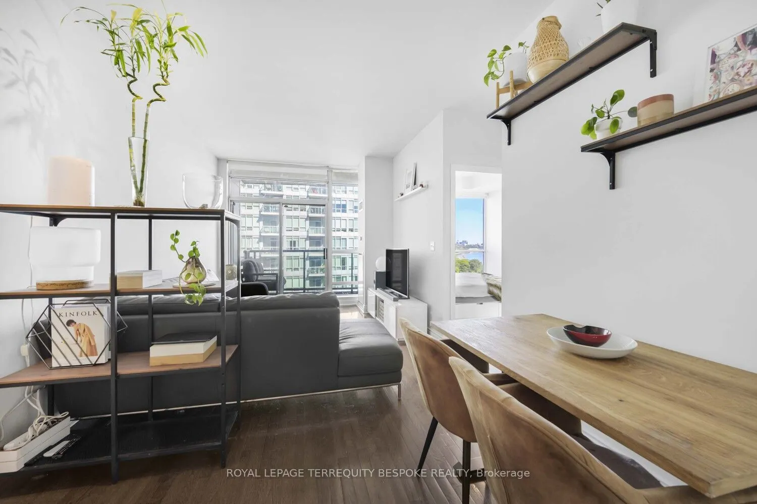1910 Lake Shore Blvd Boulevard W, #906