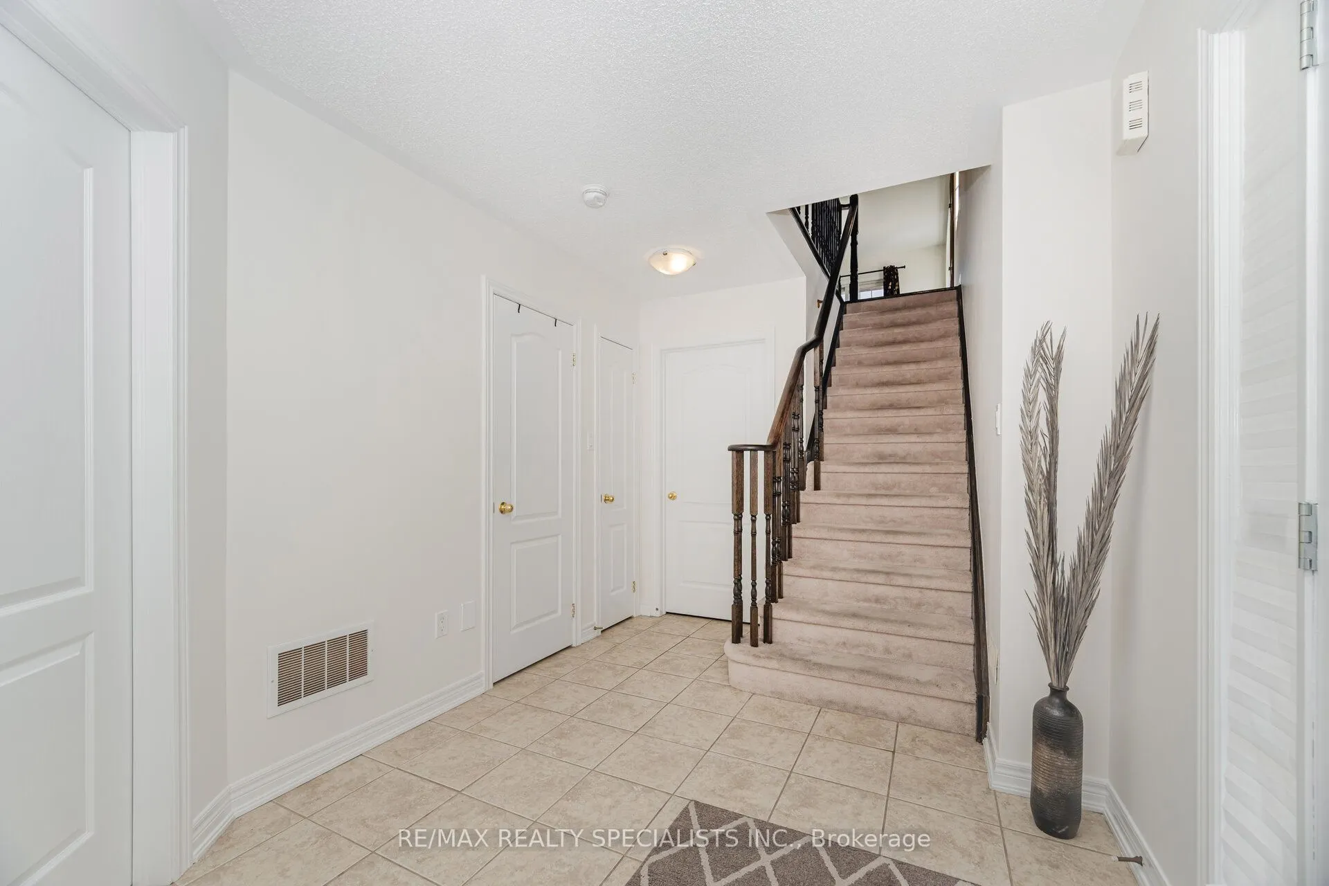 2 Shiraz Drive NE, #114