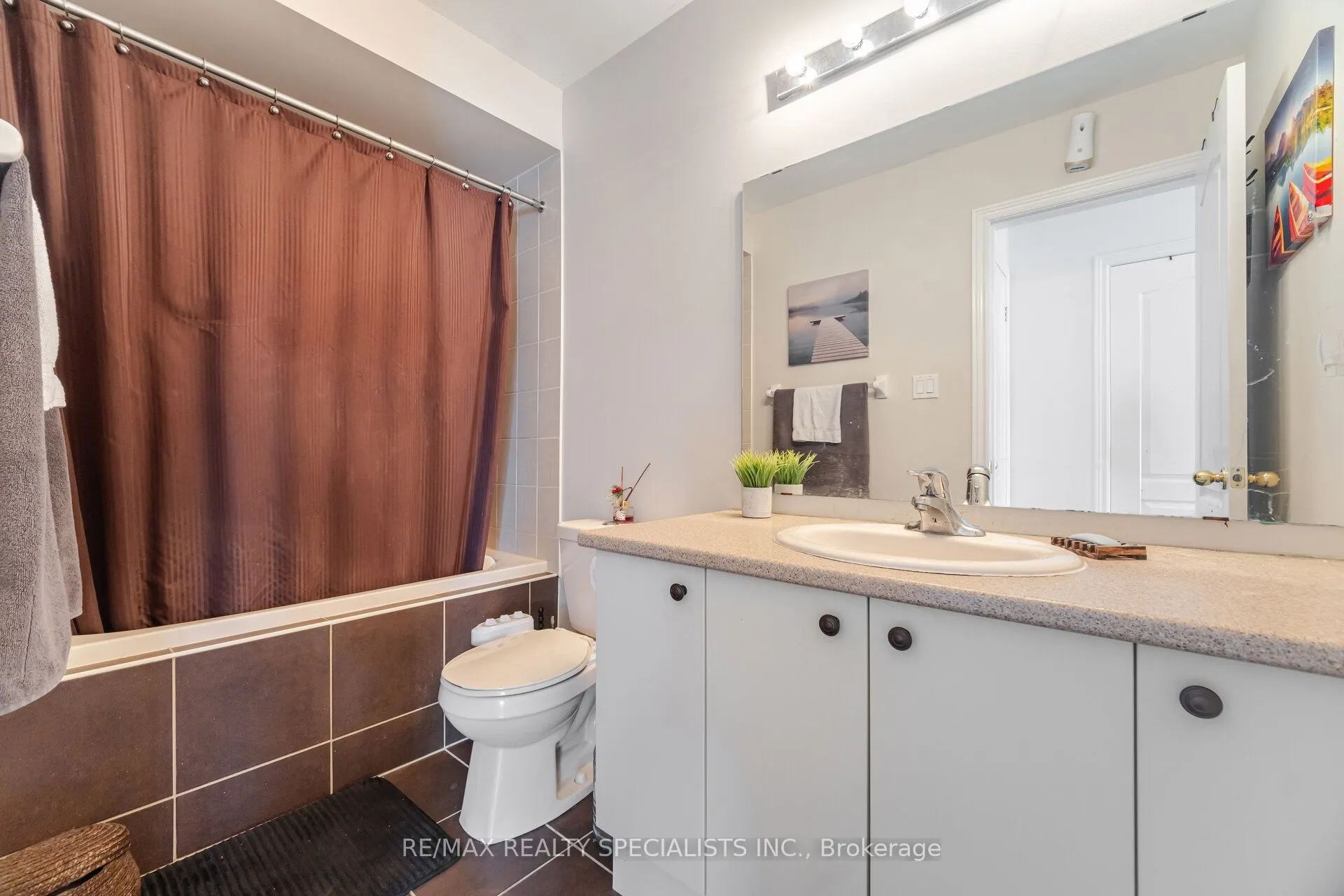2 Shiraz Drive NE, #114