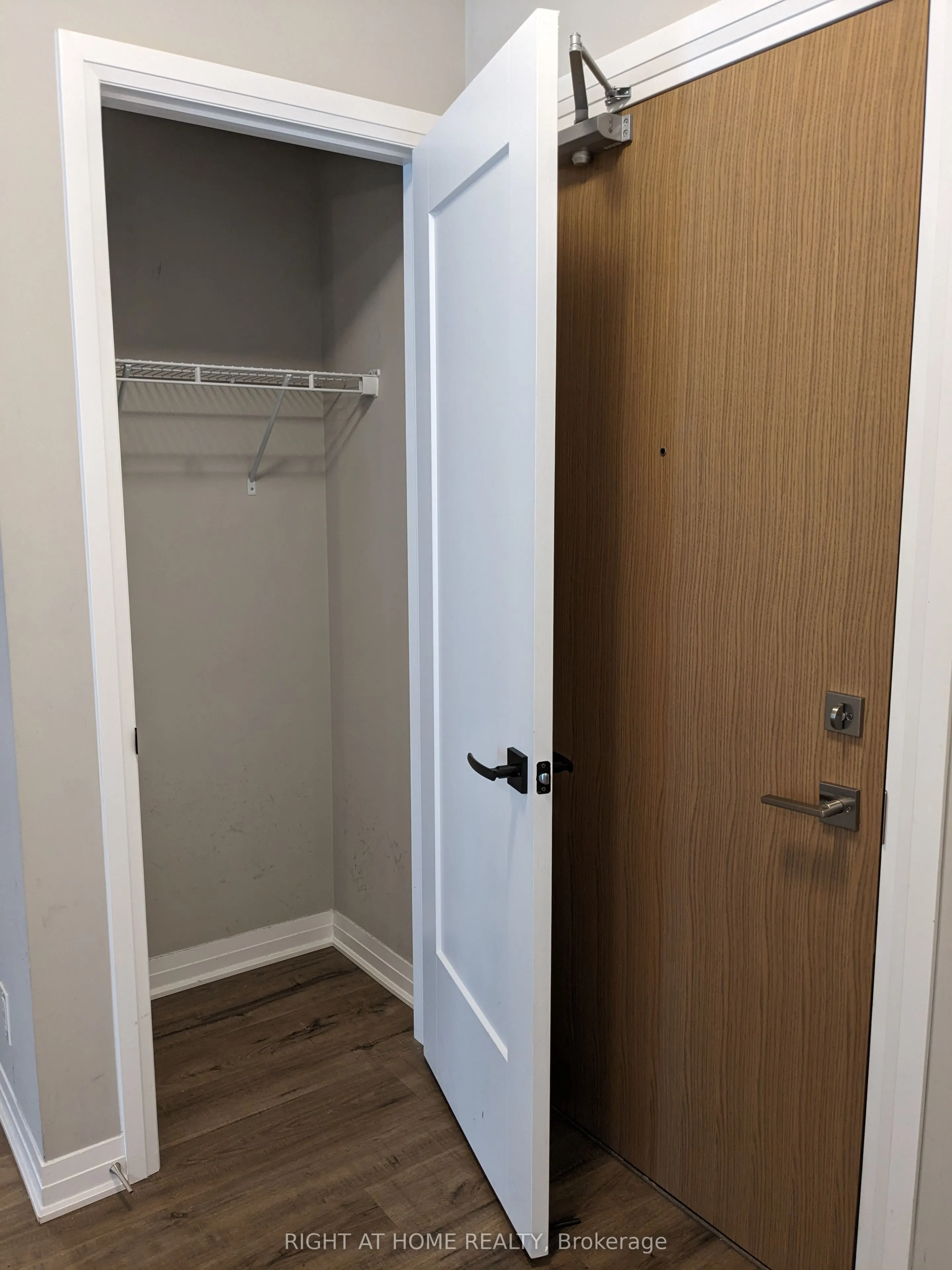 128 Grovewood Common, #327