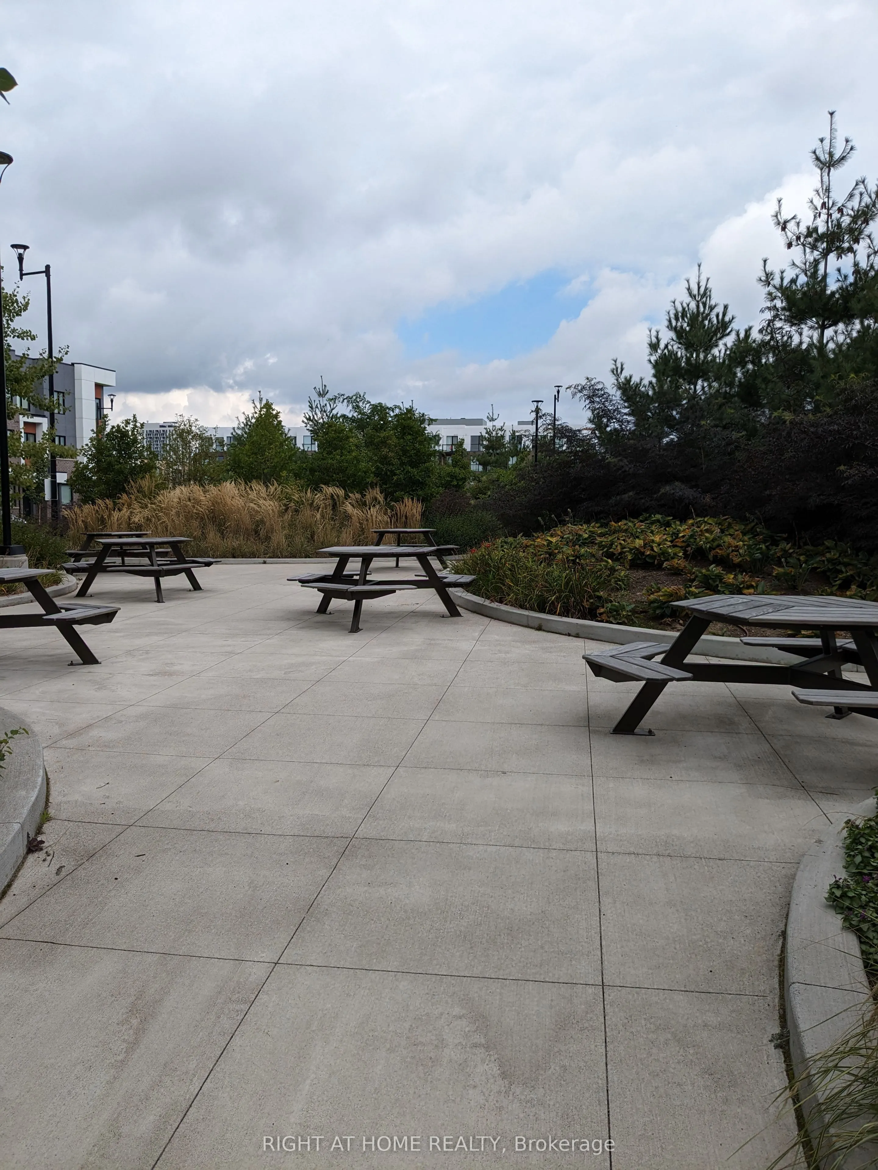 128 Grovewood Common, #327
