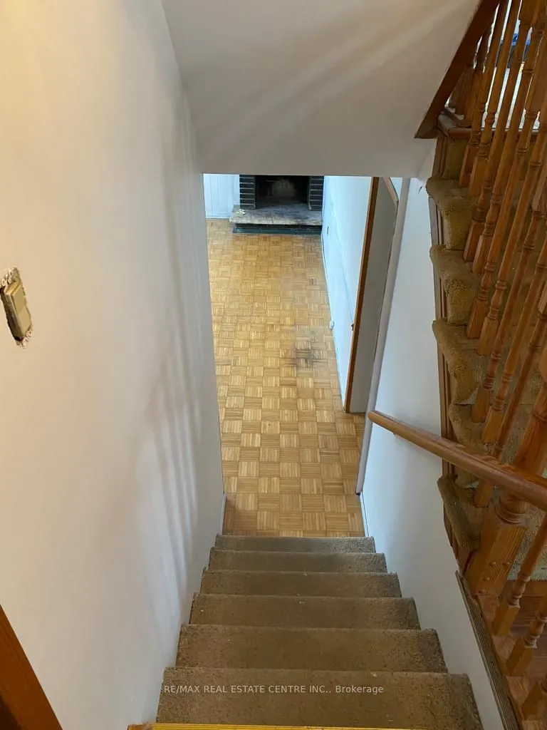 462 Scarsdale Crescent