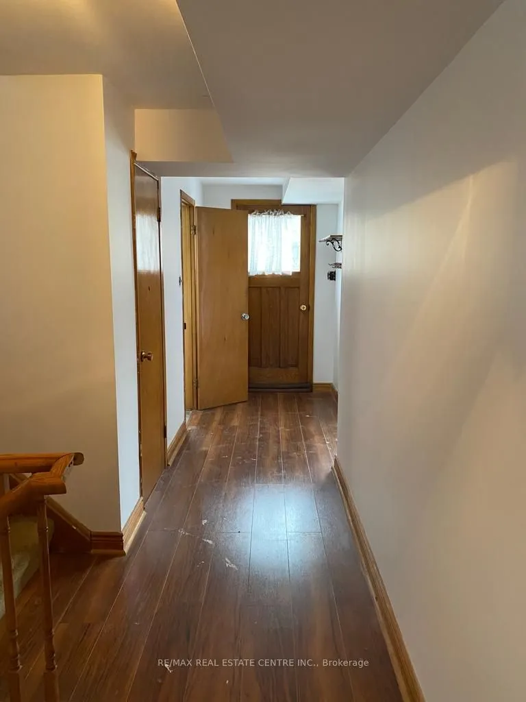 462 Scarsdale Crescent