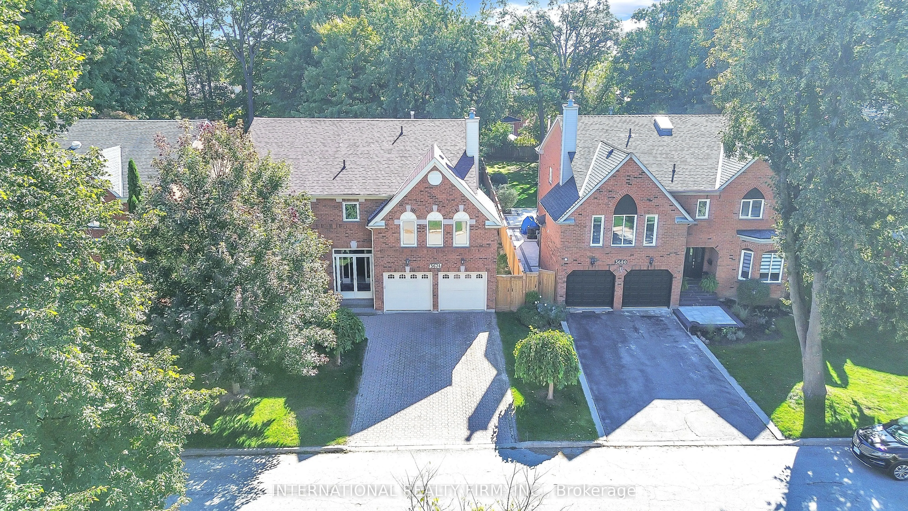 3674 St. Laurent Court
