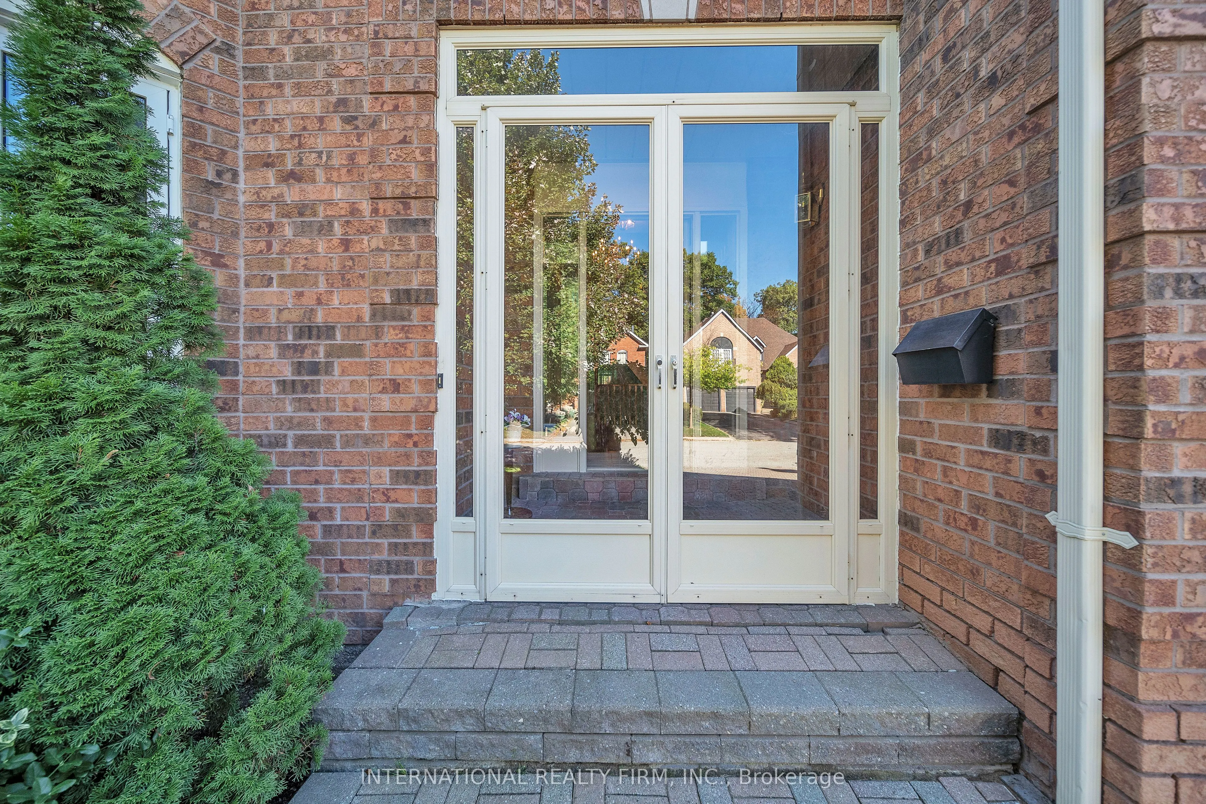 3674 St. Laurent Court